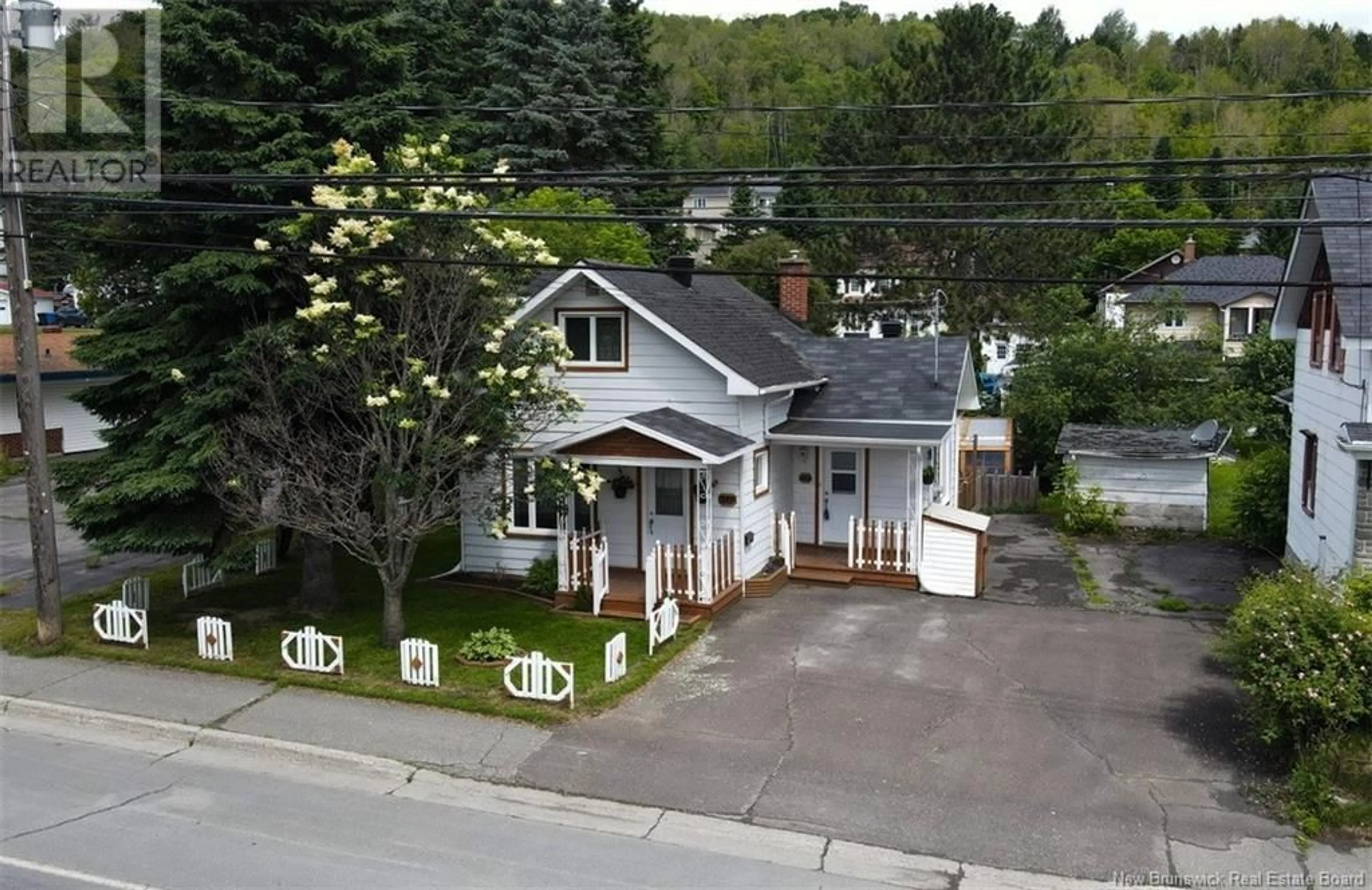A pic from outside/outdoor area/front of a property/back of a property/a pic from drone, street for 383 ST-FRANCOIS STREET, Edmundston New Brunswick E3V1G5