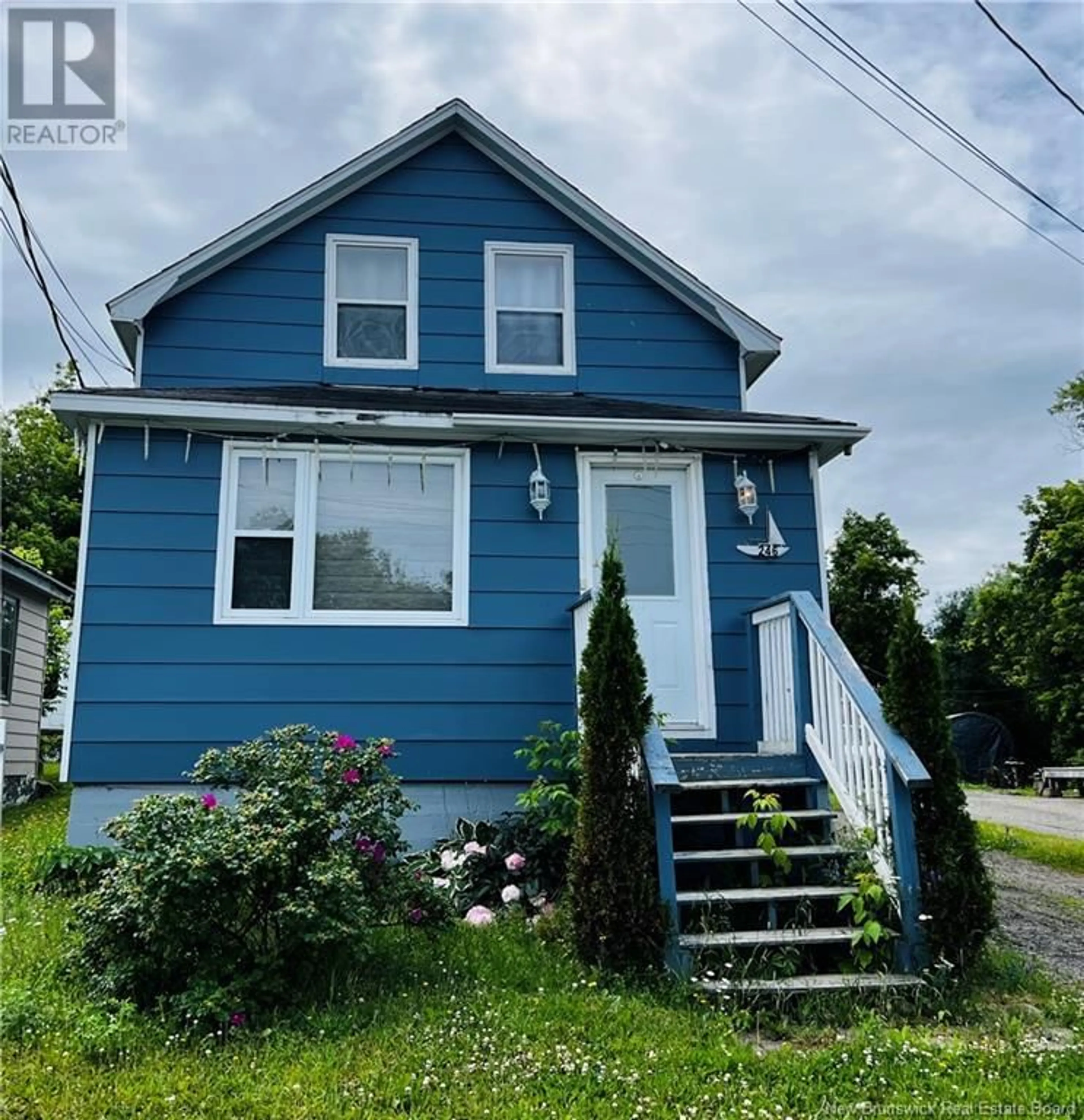 Home with vinyl exterior material, street for 246 DUMARESQ, Bathurst New Brunswick E2A1H8