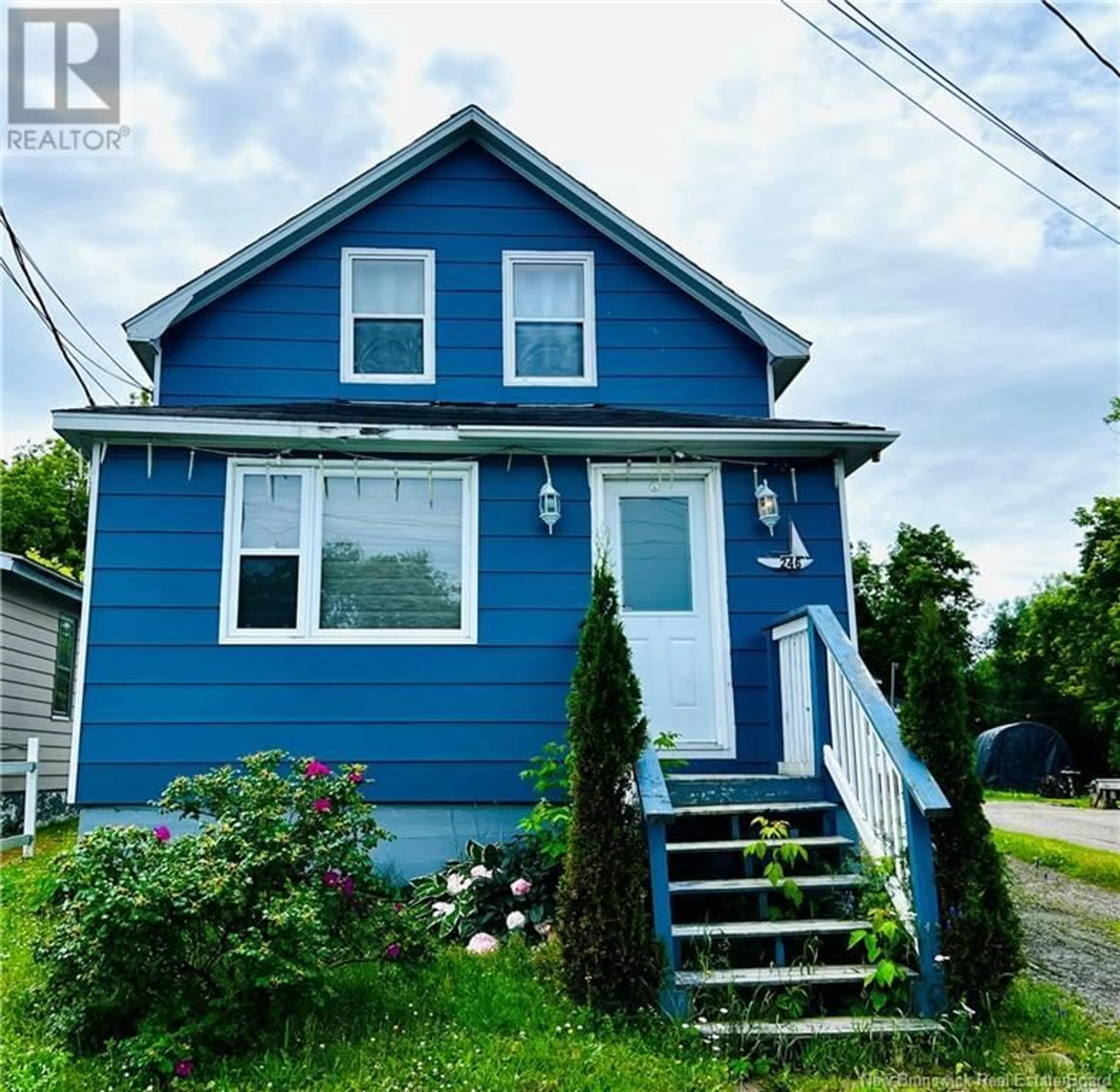 Home with vinyl exterior material, street for 246 DUMARESQ, Bathurst New Brunswick E2A1H8