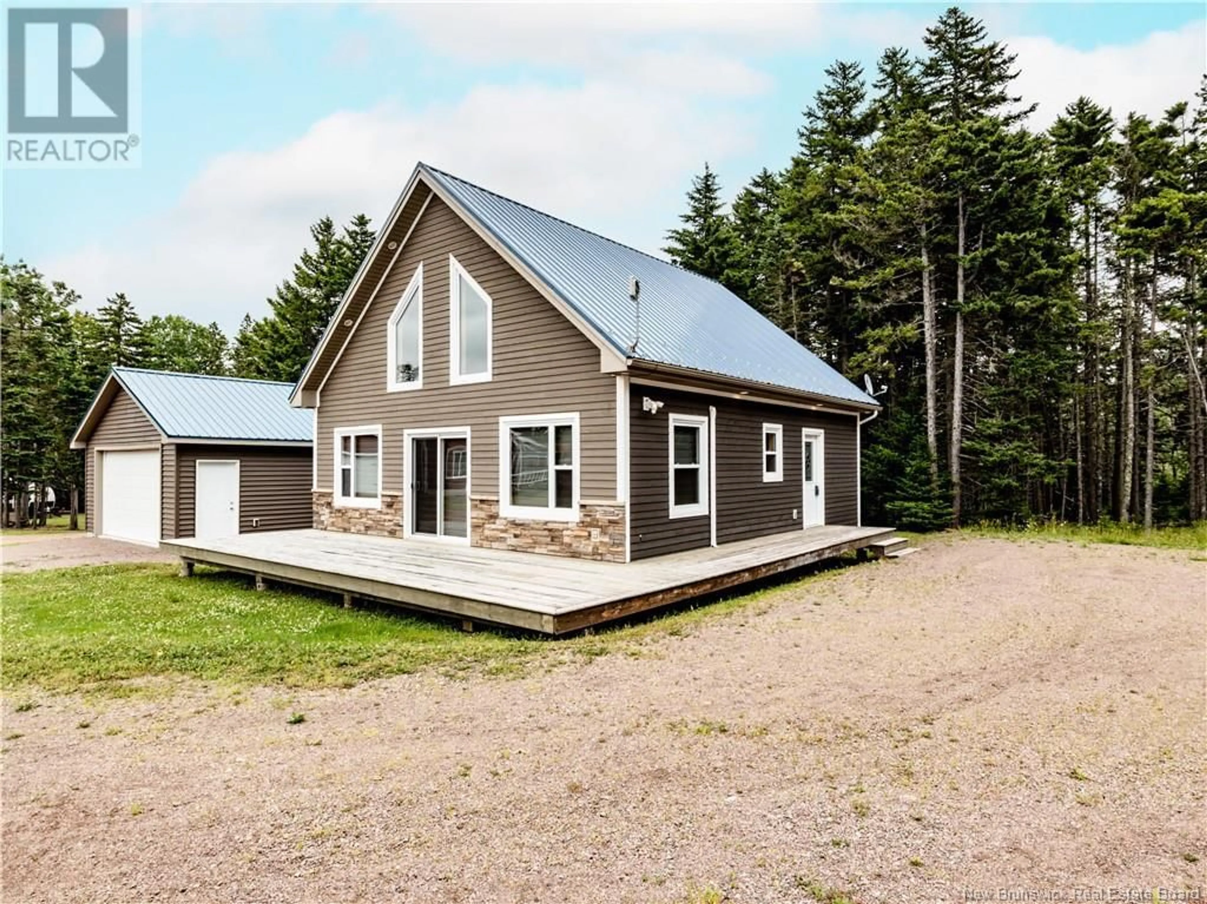 Home with vinyl exterior material, building for 71 DES SCOUTS, Memramcook New Brunswick E4K0B2