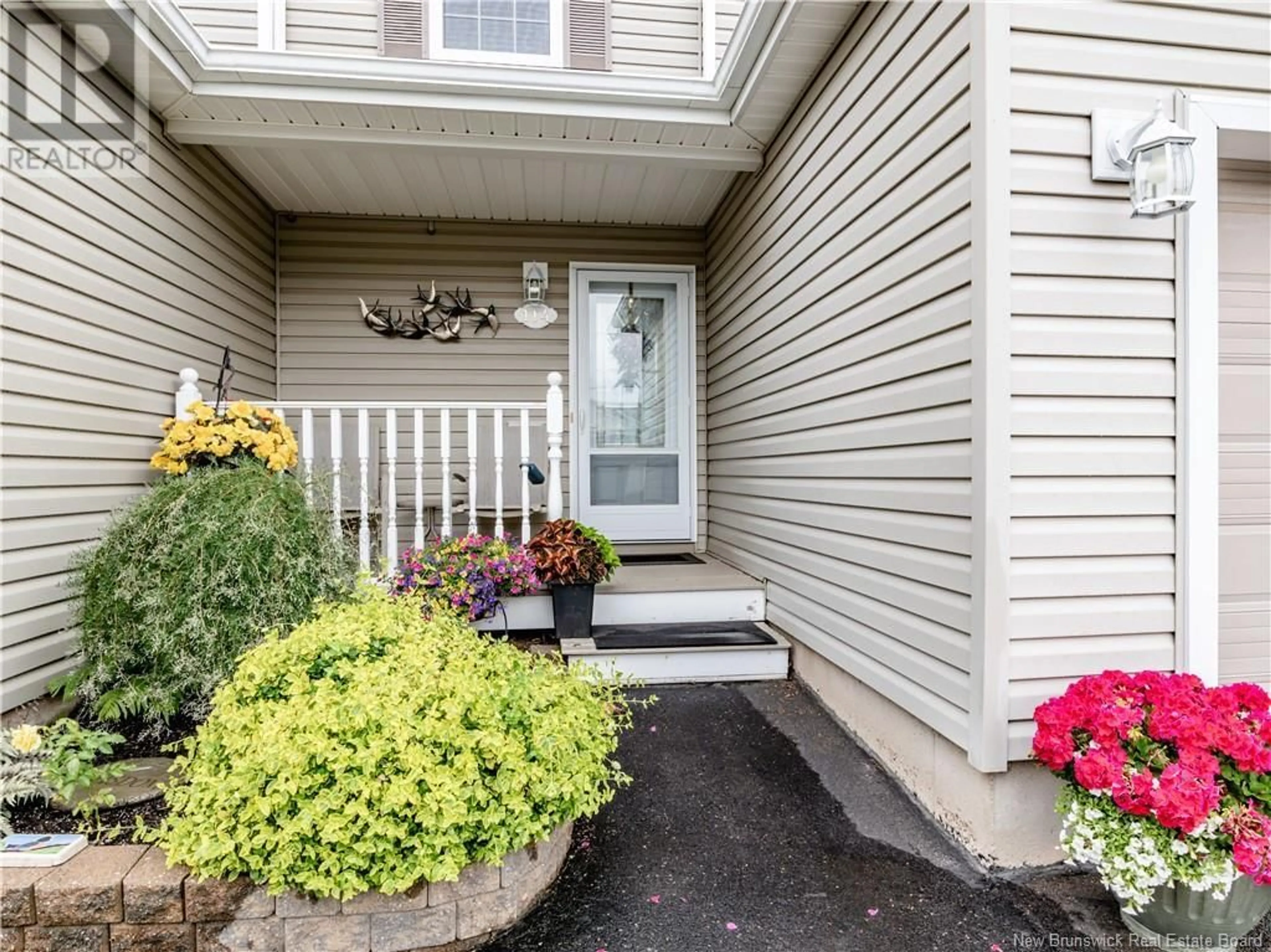 Indoor entryway for 5 - 114 DOMETHILDE, Dieppe New Brunswick E1A8R3
