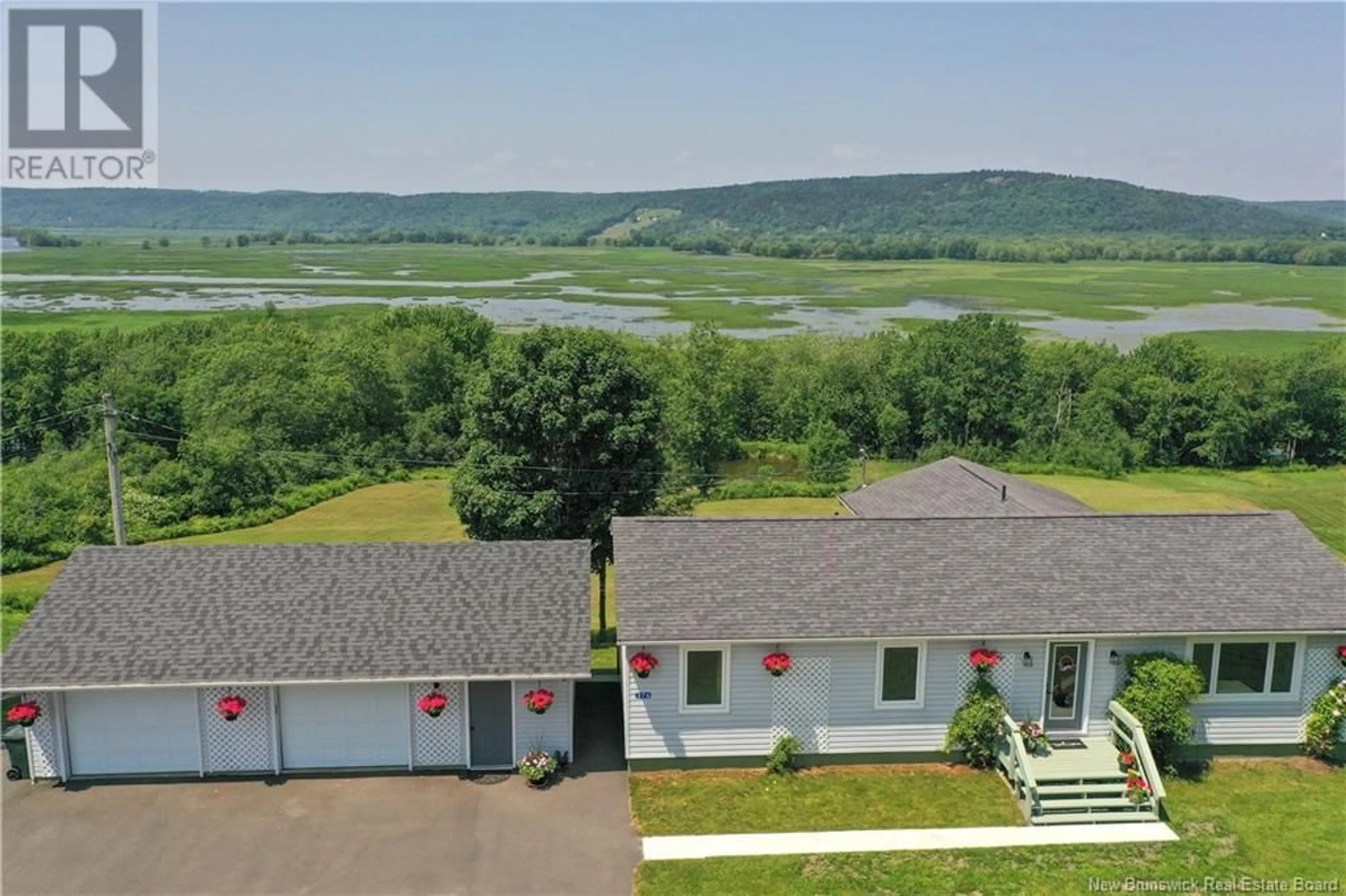 A pic from outside/outdoor area/front of a property/back of a property/a pic from drone, water/lake/river/ocean view for 376 KENNEBECASIS RIVER ROAD, Hampton New Brunswick E5N6P3