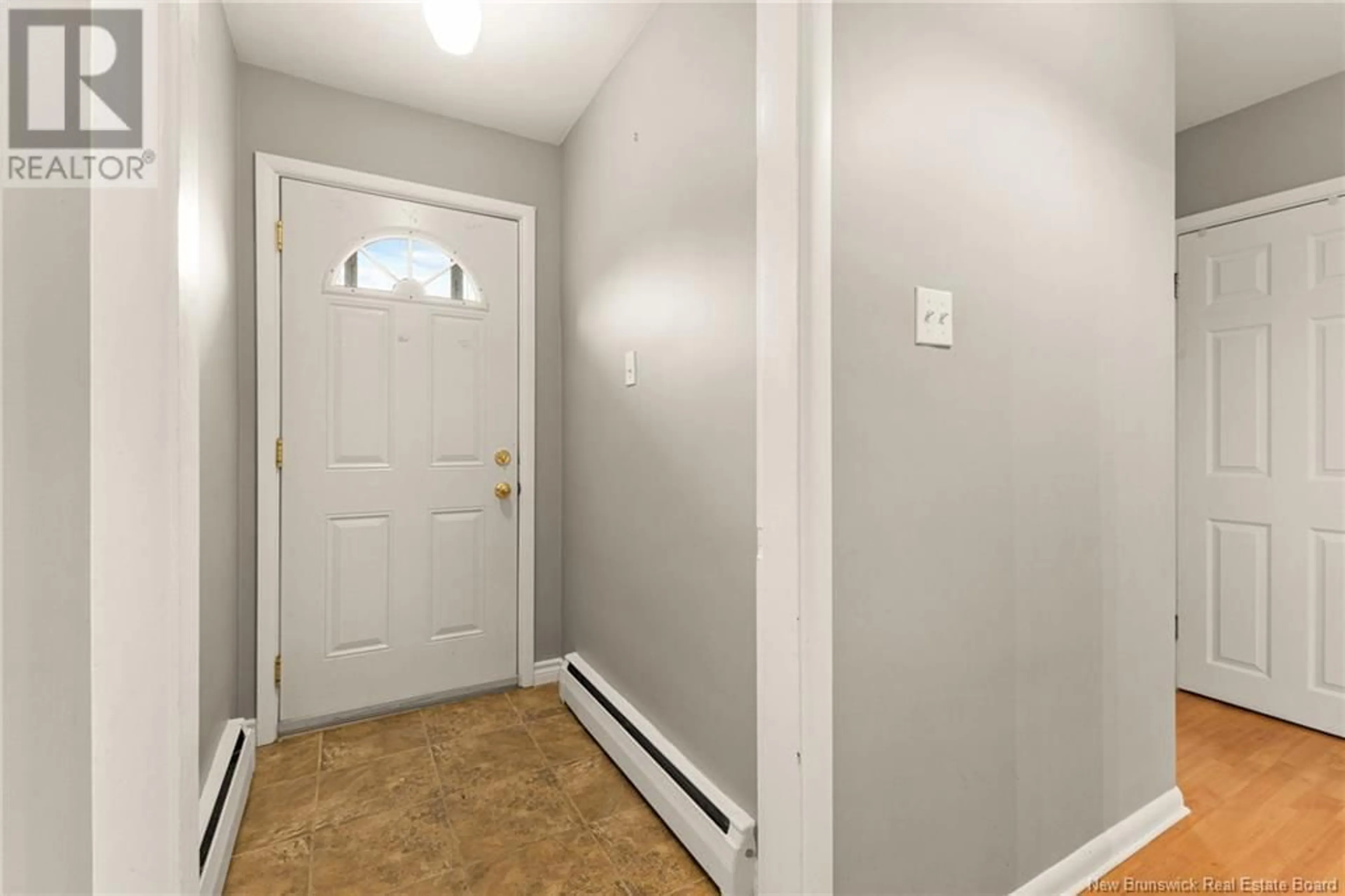 Indoor entryway for 42 MILROTH, Moncton New Brunswick E1A4L1