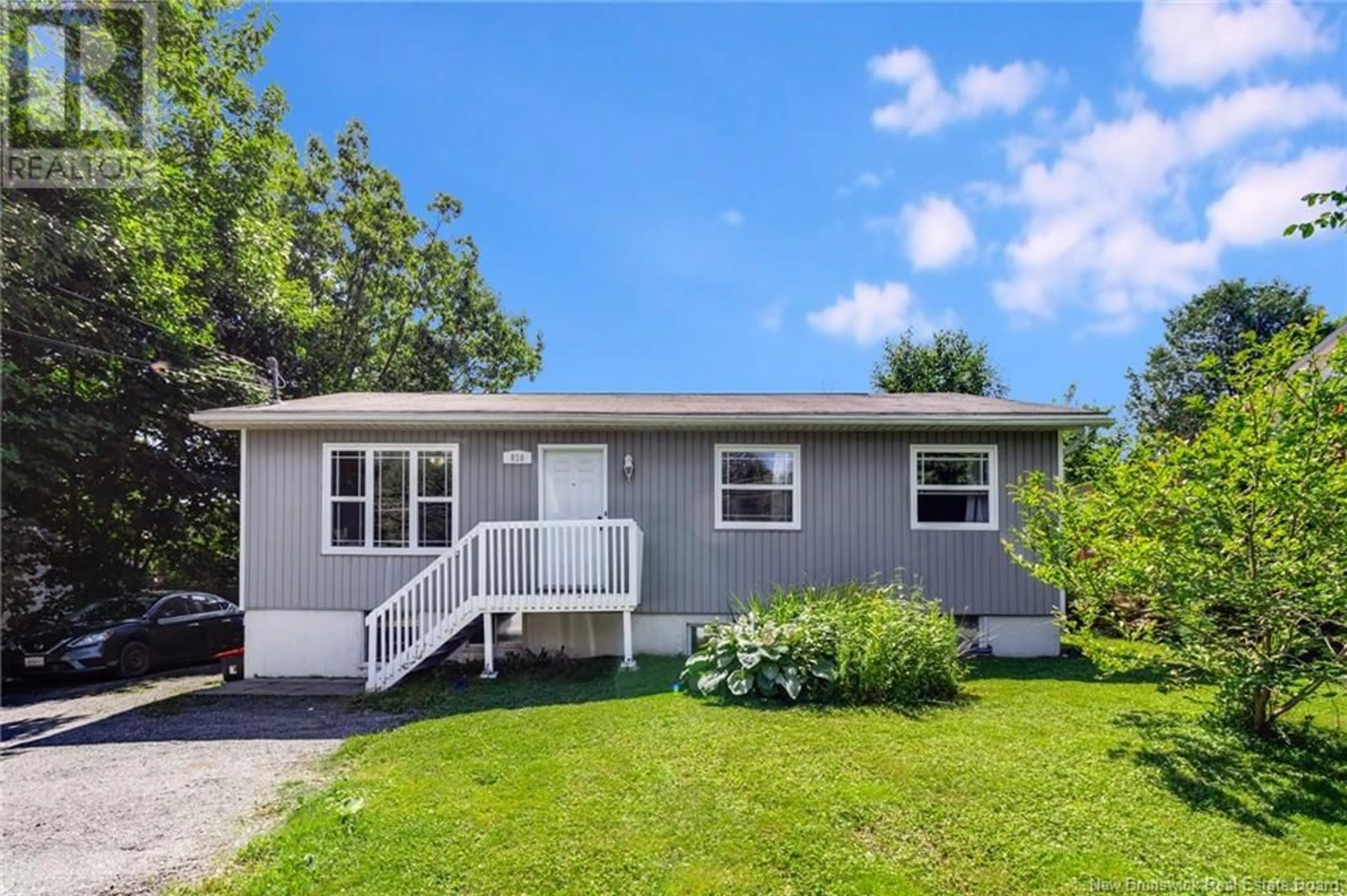 Home with vinyl exterior material, street for 816 YORK STREET, Fredericton New Brunswick E3B3R8