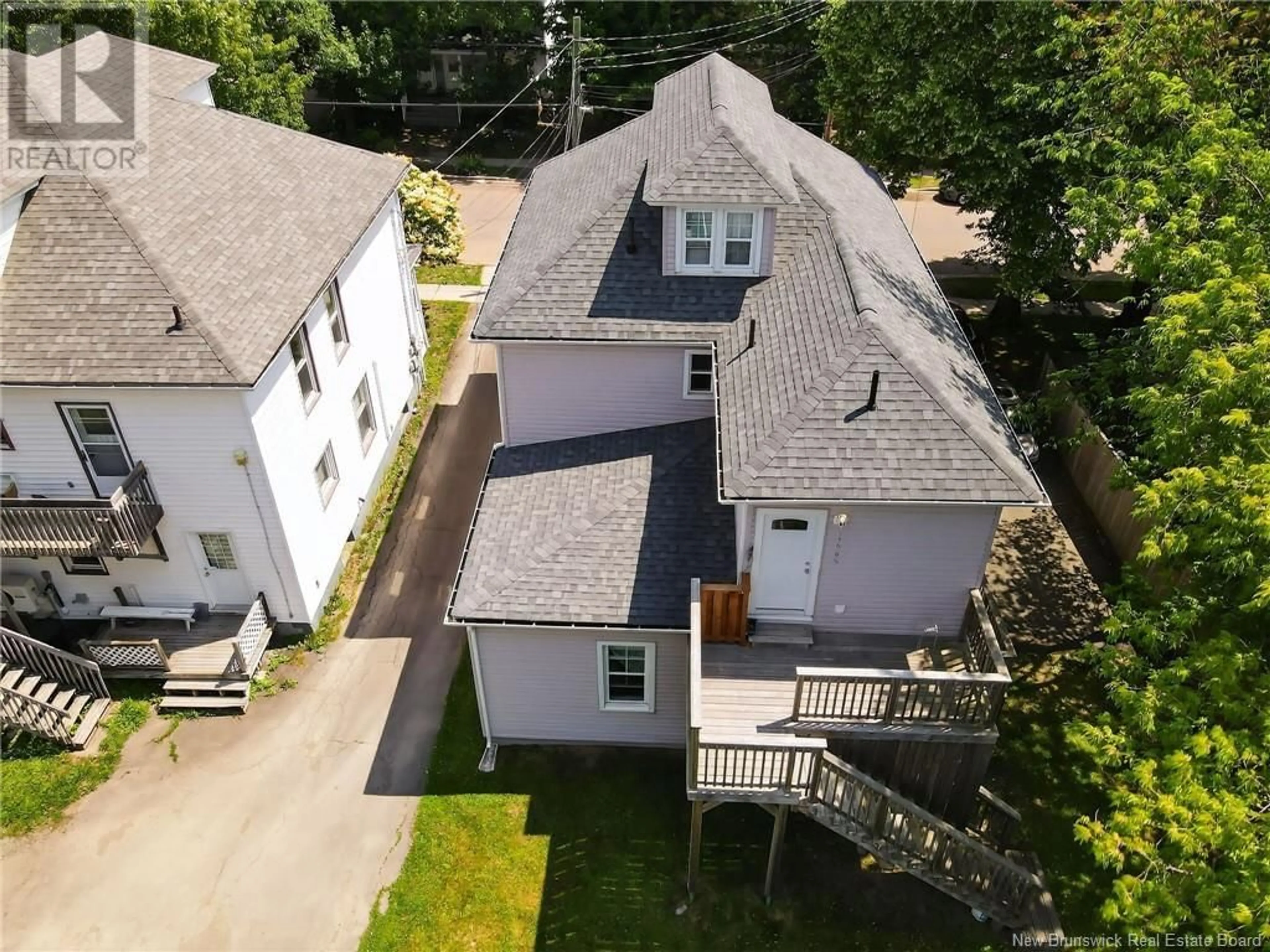 A pic from outside/outdoor area/front of a property/back of a property/a pic from drone, street for 270-272 DOMINION, Moncton New Brunswick E1C6H3