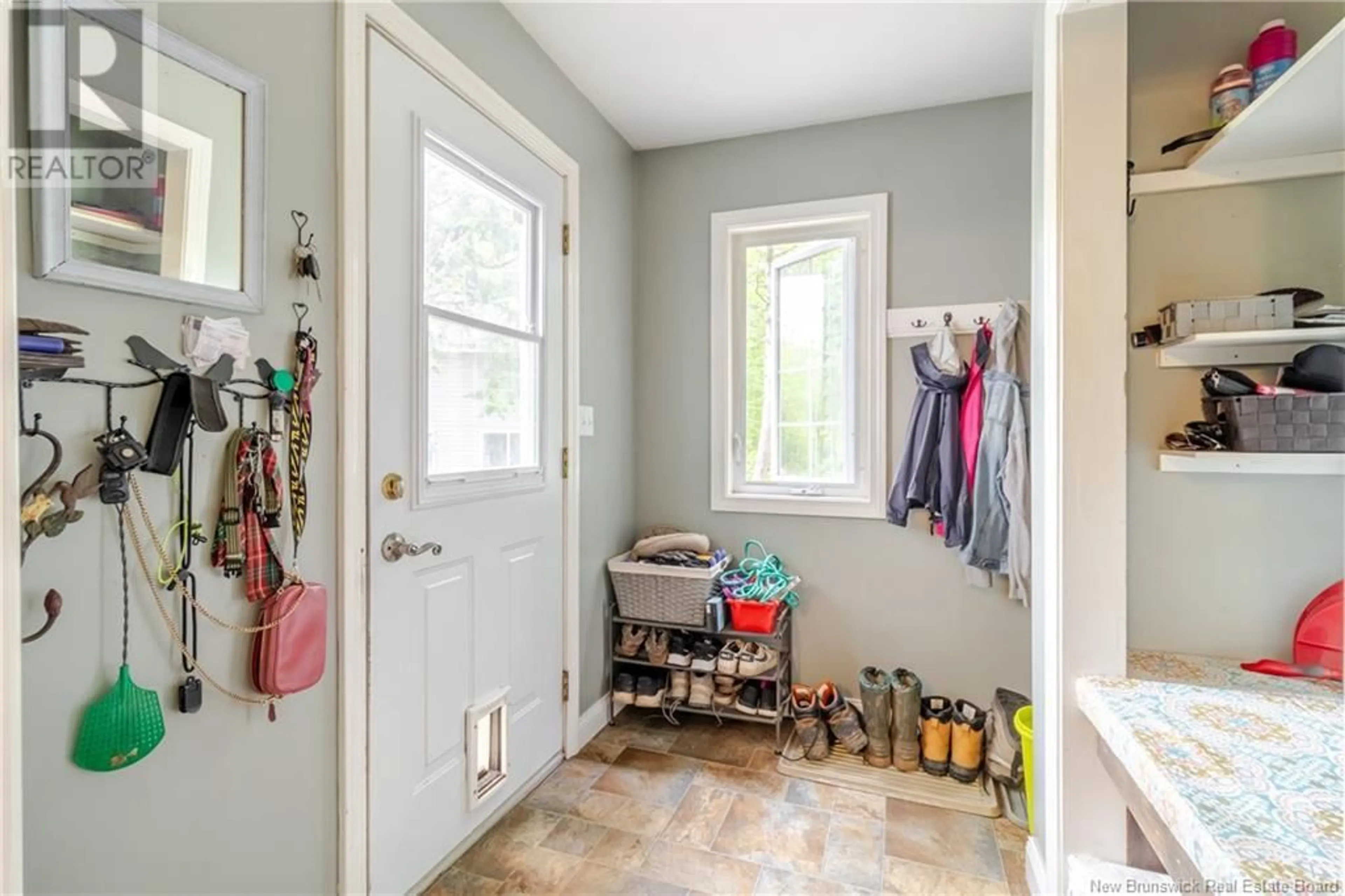 Indoor entryway for 374 ROUTE 628, Penniac New Brunswick E3A8X5