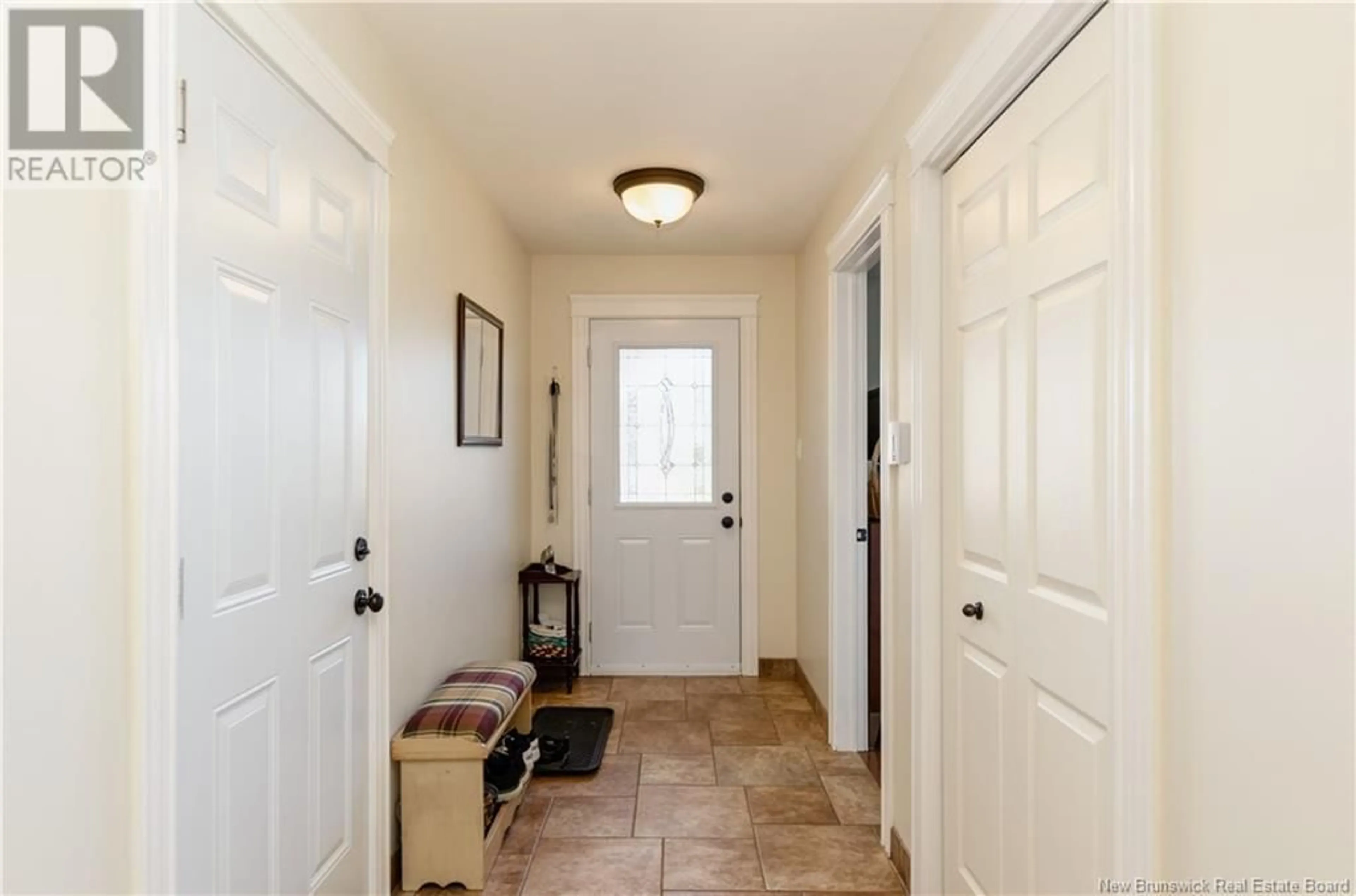 Indoor entryway for 186 OAK RIDGE DRIVE, Moncton New Brunswick E1G0R5