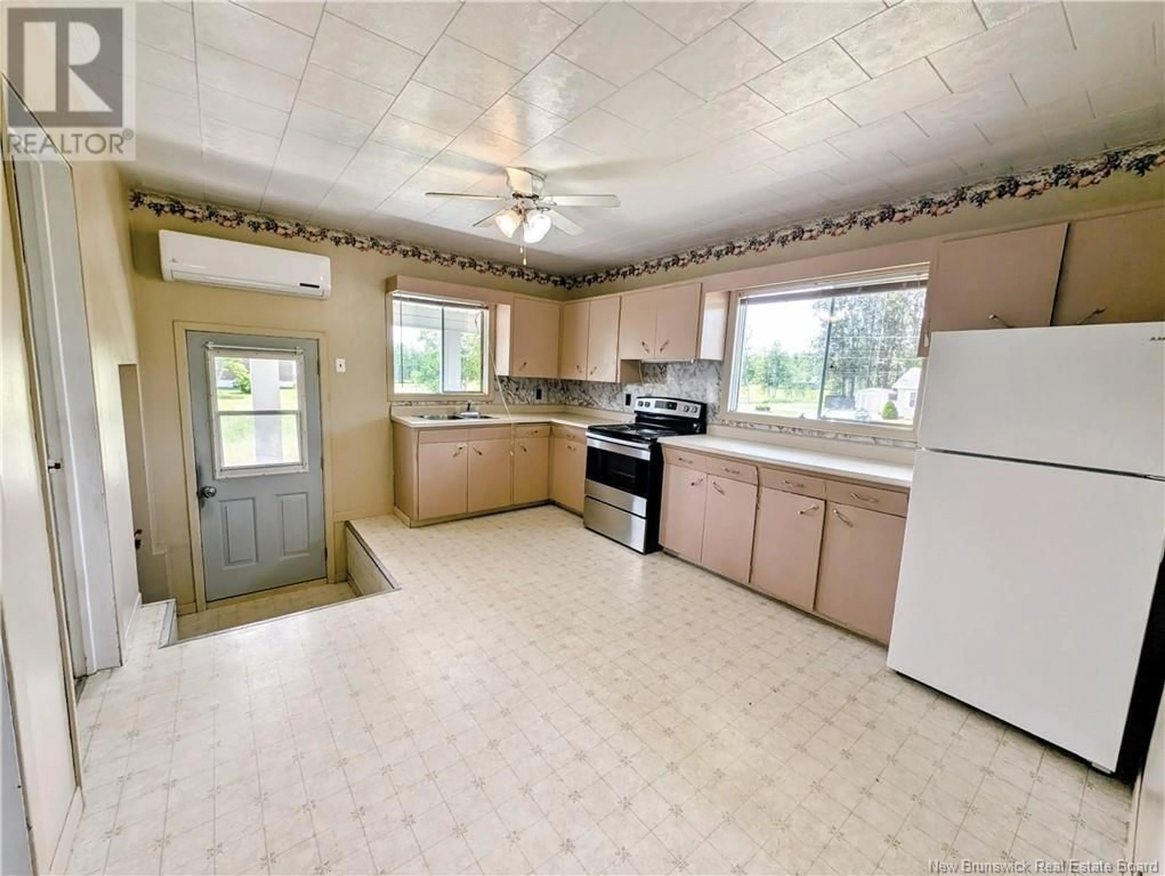 Standard kitchen, ceramic/tile floor for 3414 CHEMIN ST LAURENT, Saint-Laurent New Brunswick E8K3L3