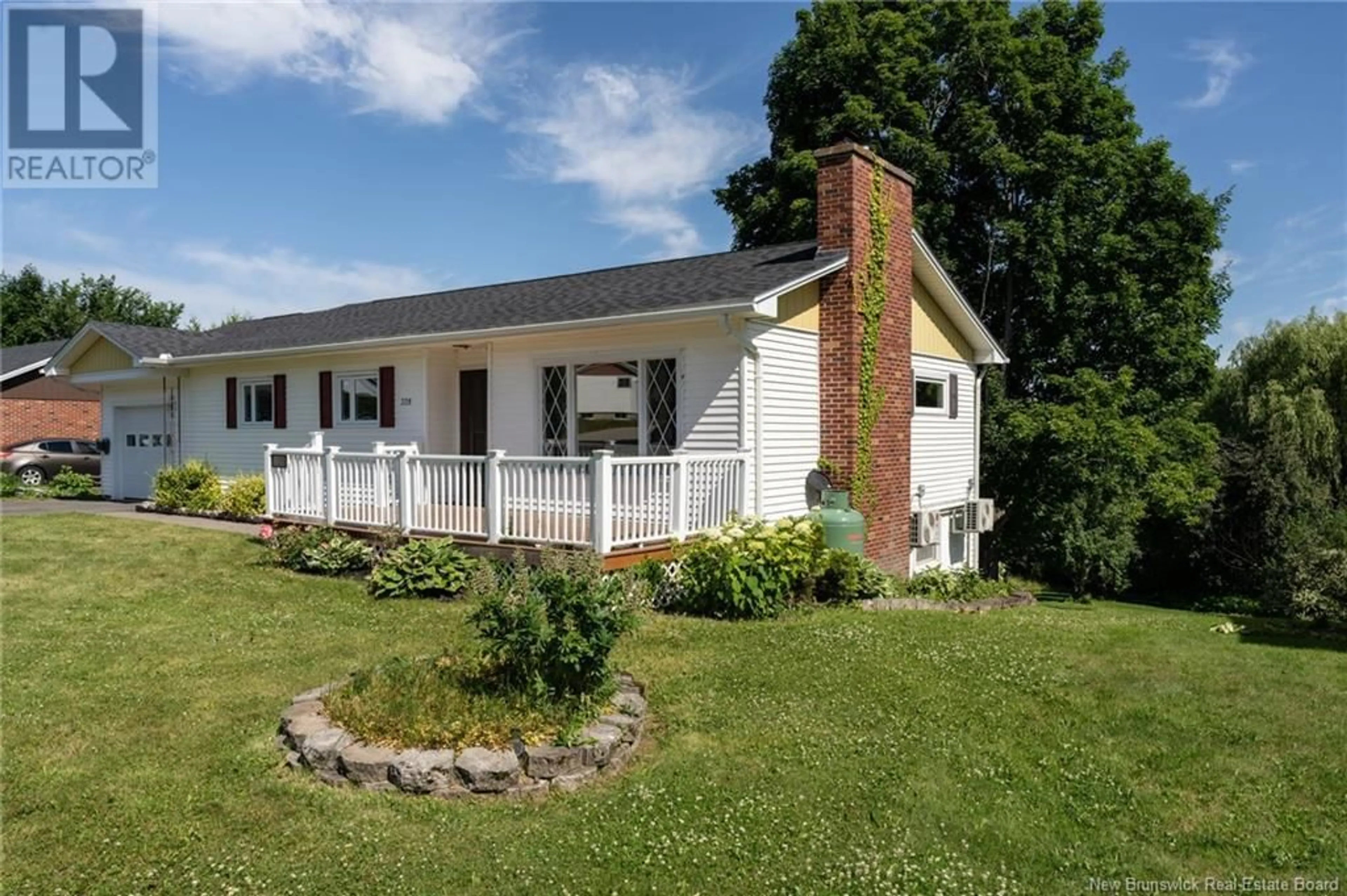 Home with vinyl exterior material, unknown for 328 MACDONALD AVENUE, Oromocto New Brunswick E2V1A7