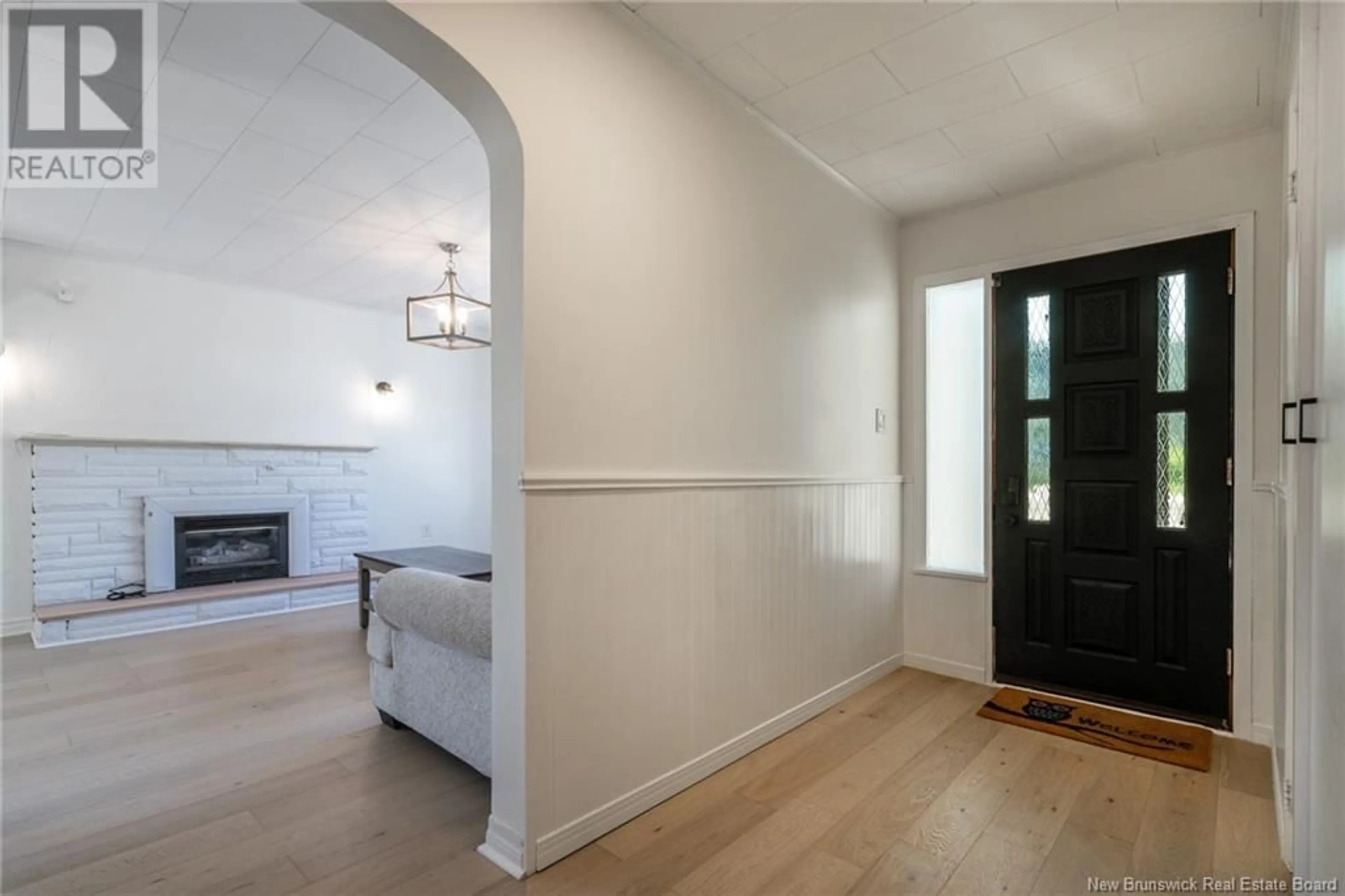Indoor entryway for 328 MACDONALD AVENUE, Oromocto New Brunswick E2V1A7