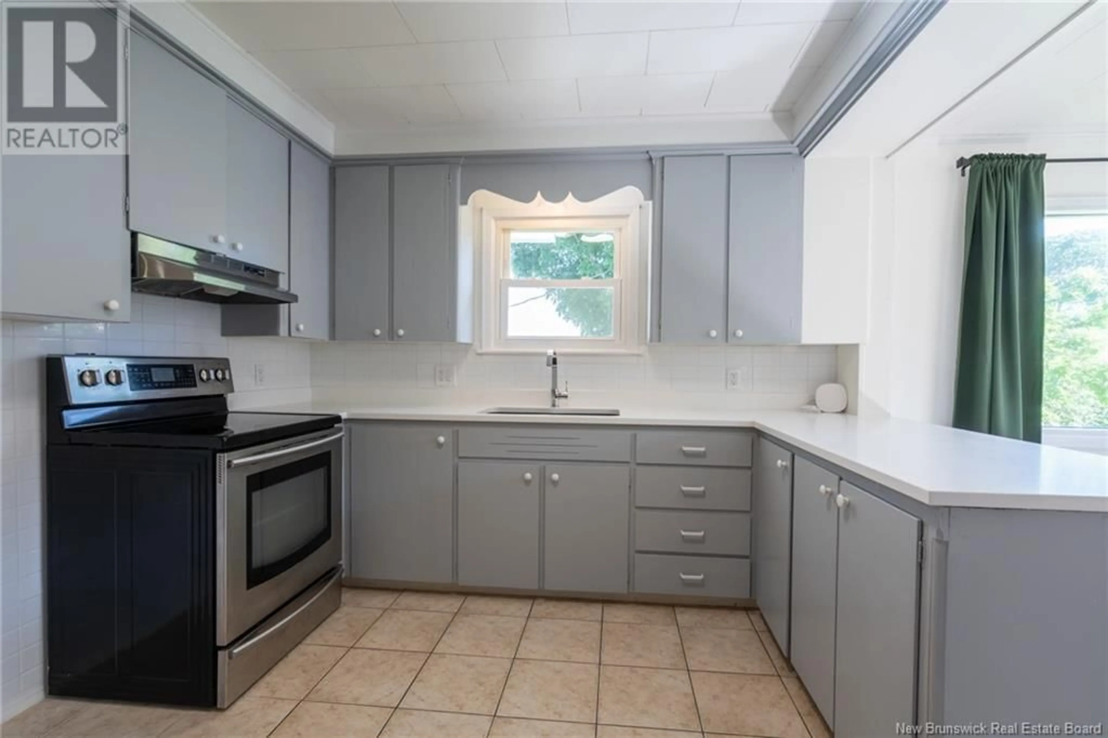 Standard kitchen, ceramic/tile floor for 328 MACDONALD AVENUE, Oromocto New Brunswick E2V1A7