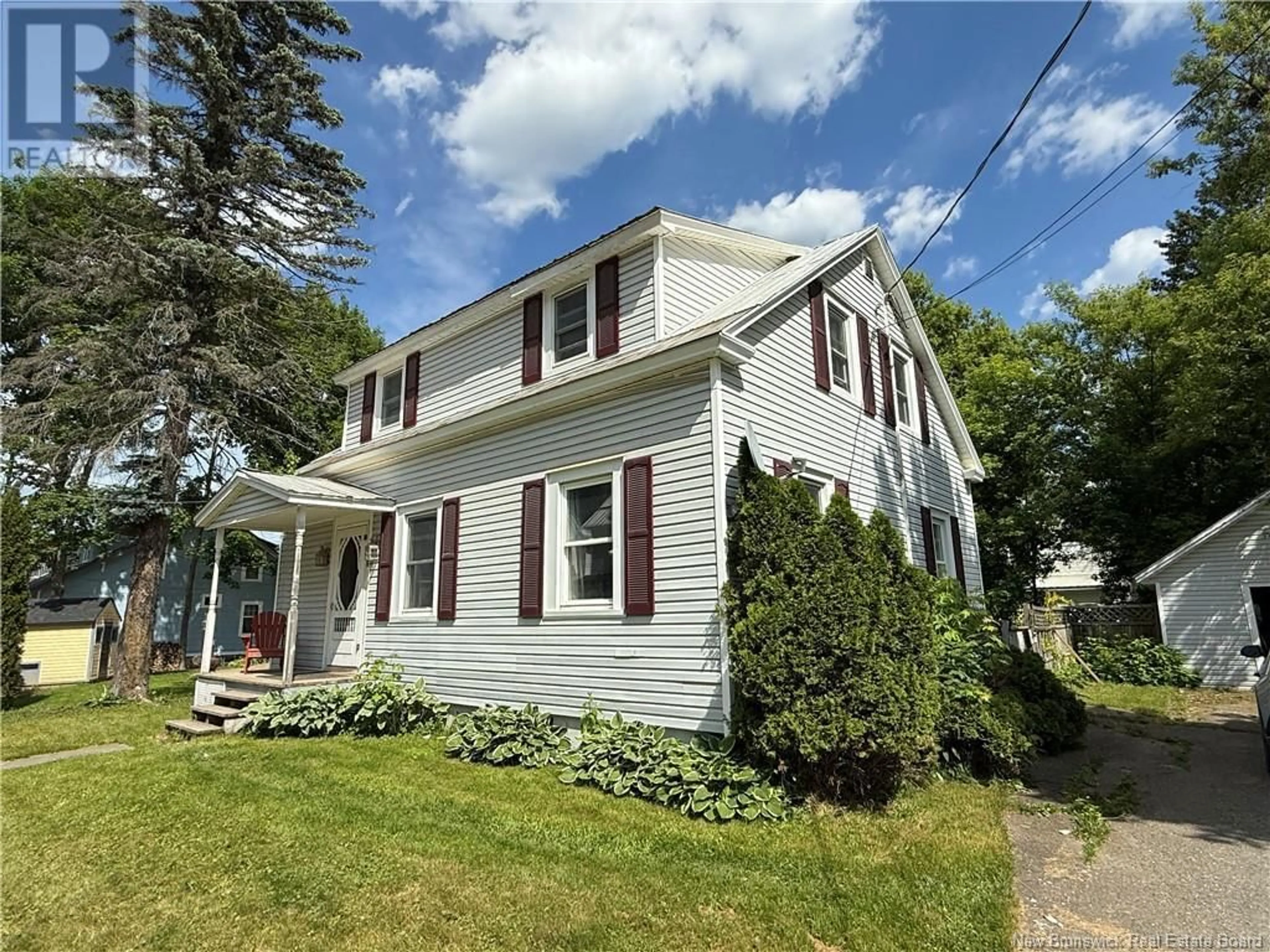 Home with vinyl exterior material, street for 111 QUEEN STREET, Woodstock New Brunswick E7M2N1