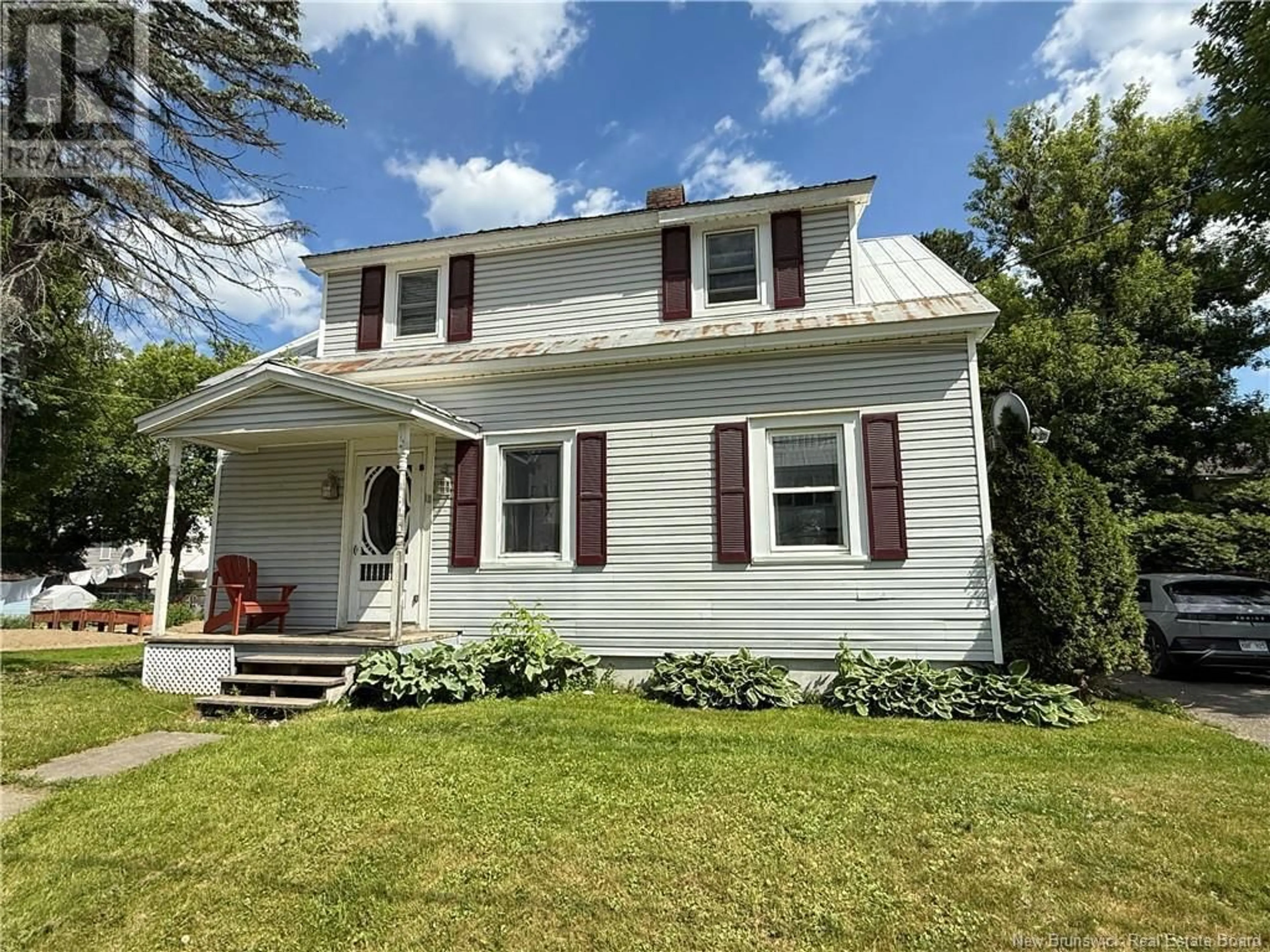 Home with vinyl exterior material, street for 111 QUEEN STREET, Woodstock New Brunswick E7M2N1