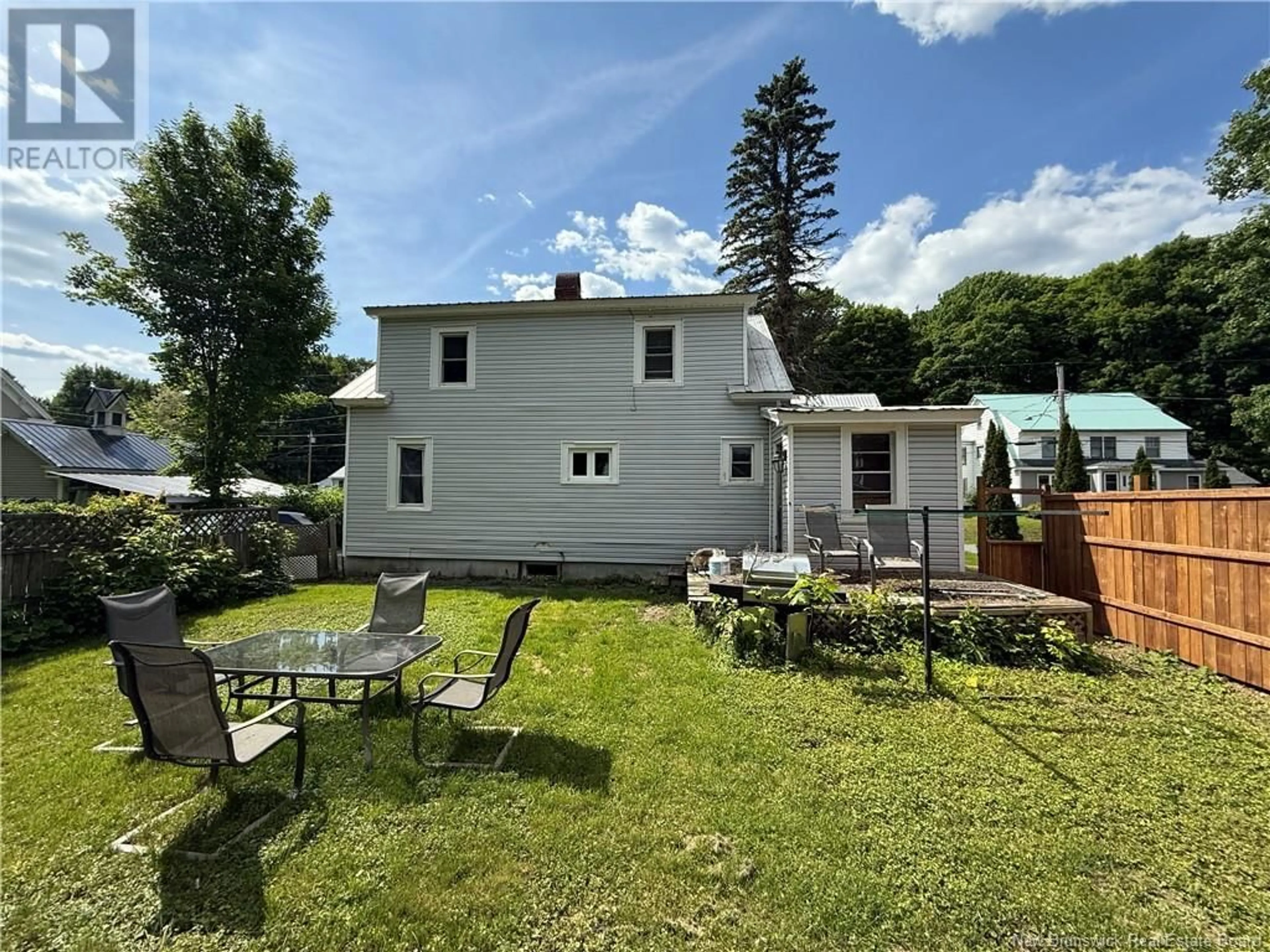 A pic from outside/outdoor area/front of a property/back of a property/a pic from drone, unknown for 111 QUEEN STREET, Woodstock New Brunswick E7M2N1