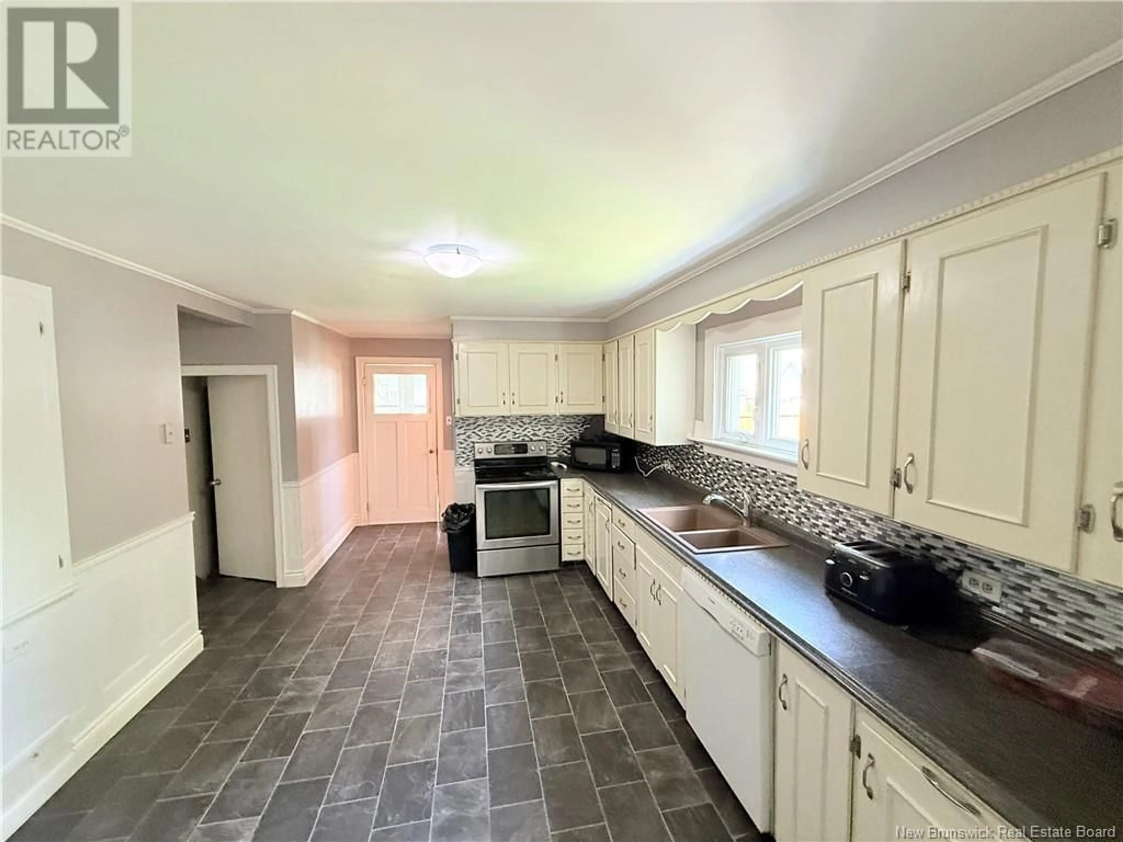 Unknown for 111 QUEEN STREET, Woodstock New Brunswick E7M2N1