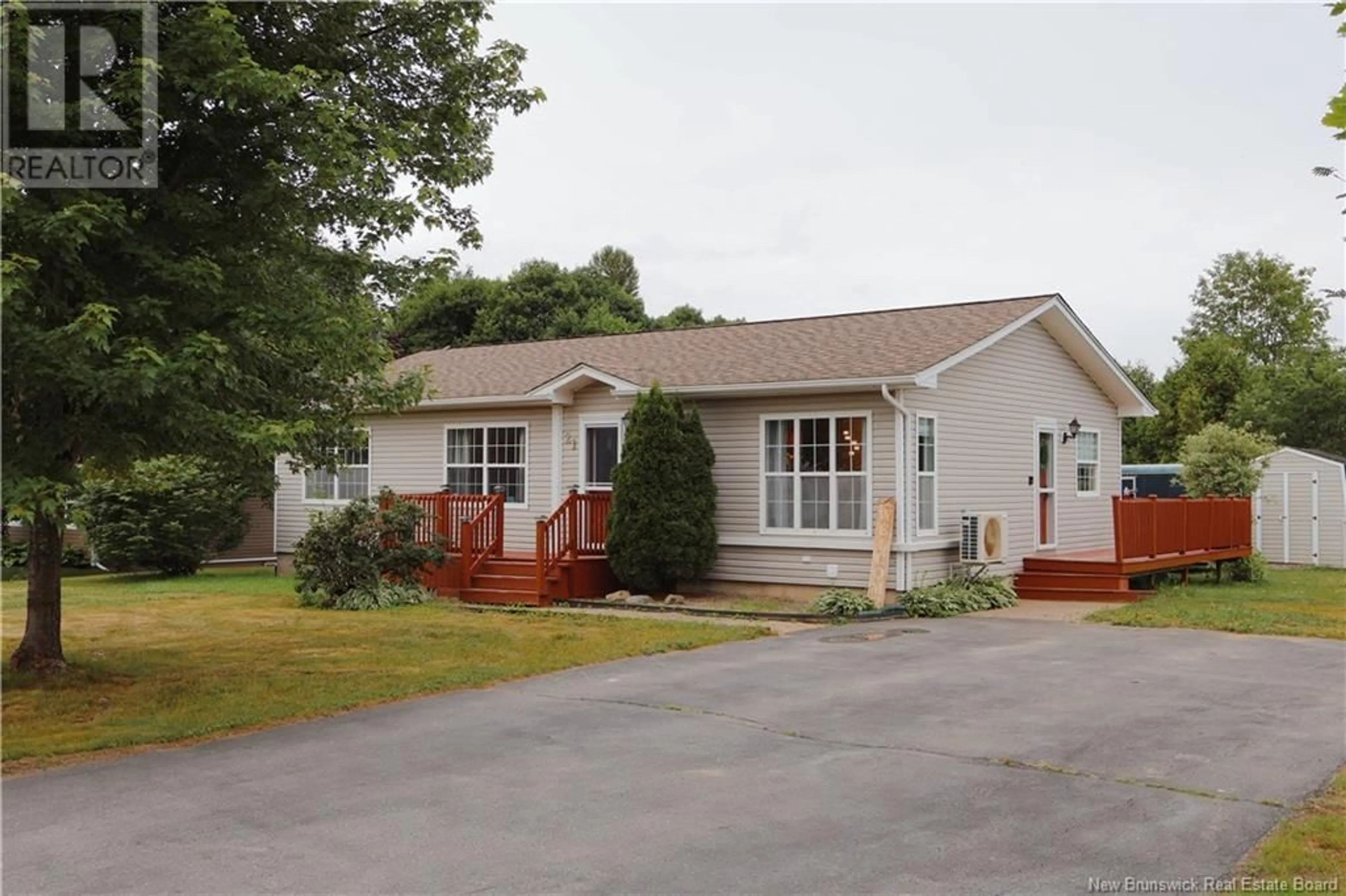 Home with vinyl exterior material, street for 21 KIERSTEAD DRIVE, Miramichi New Brunswick E1V6R5
