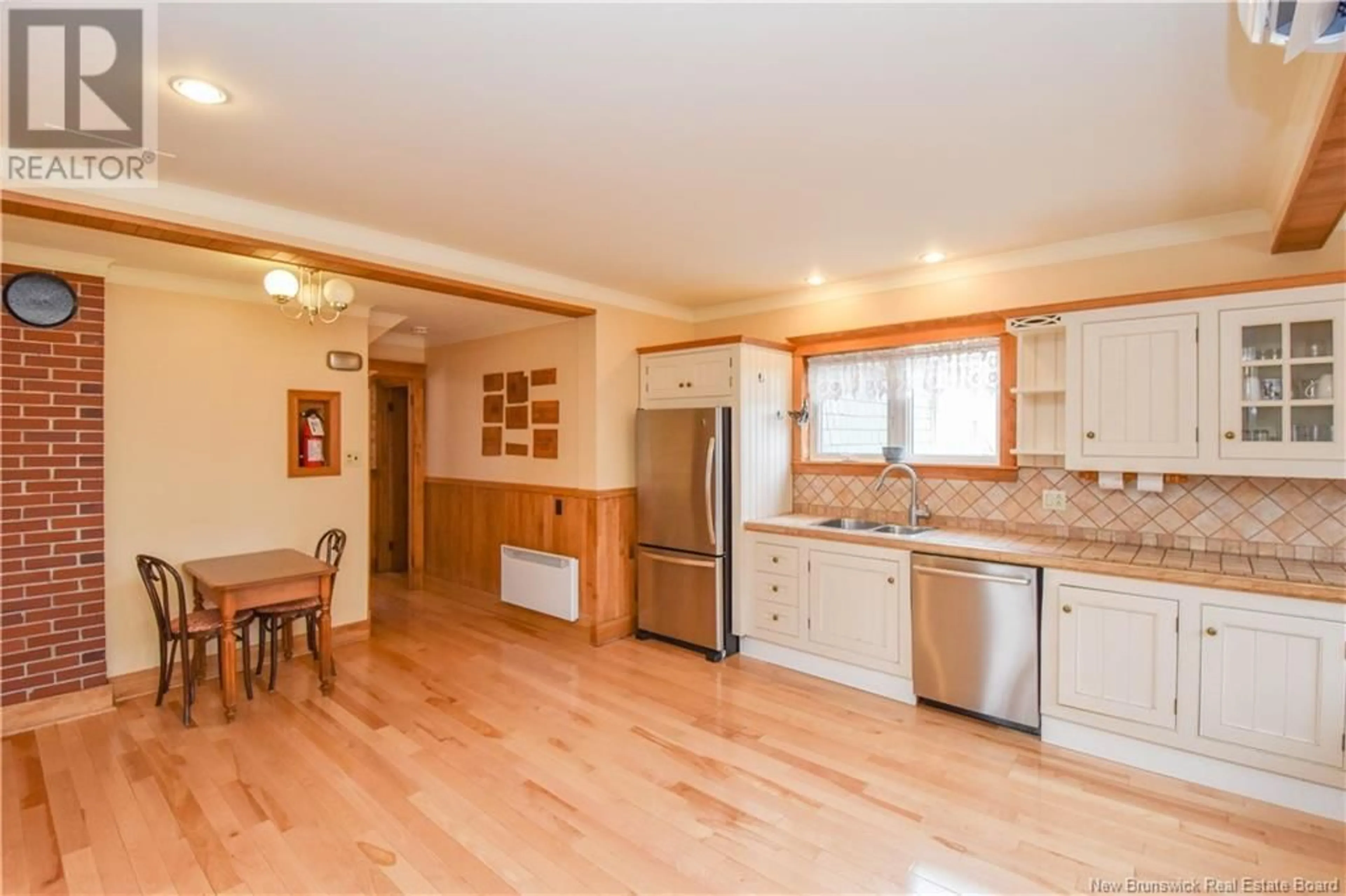 Open concept kitchen, wood/laminate floor for 98 SAINT-PIERRE BOULEVARD, Caraquet New Brunswick E1W1B6