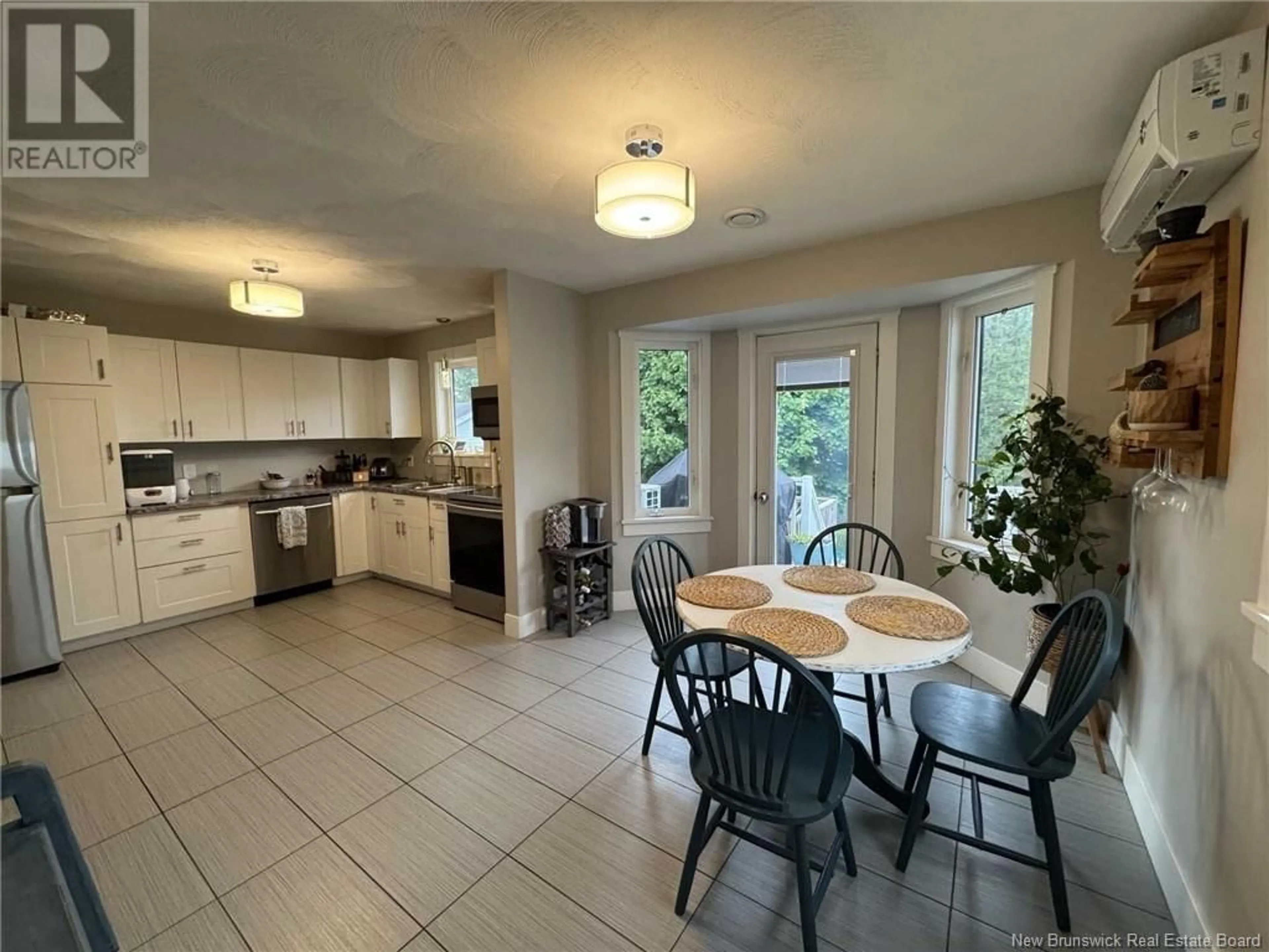 Open concept kitchen, ceramic/tile floor for 278 RUE THIBODEAU, Dieppe New Brunswick E1A1W2
