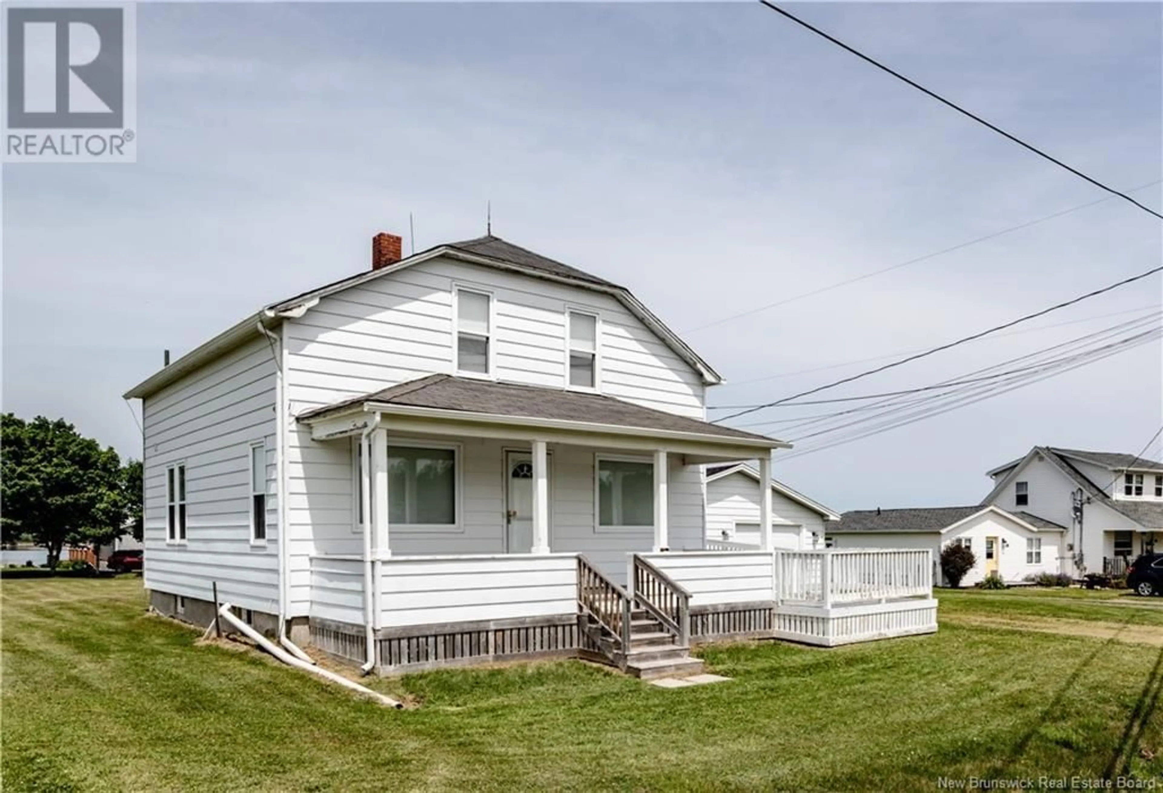 A pic from outside/outdoor area/front of a property/back of a property/a pic from drone, building for 10 RIVE SUD, Cocagne New Brunswick E4R2X1