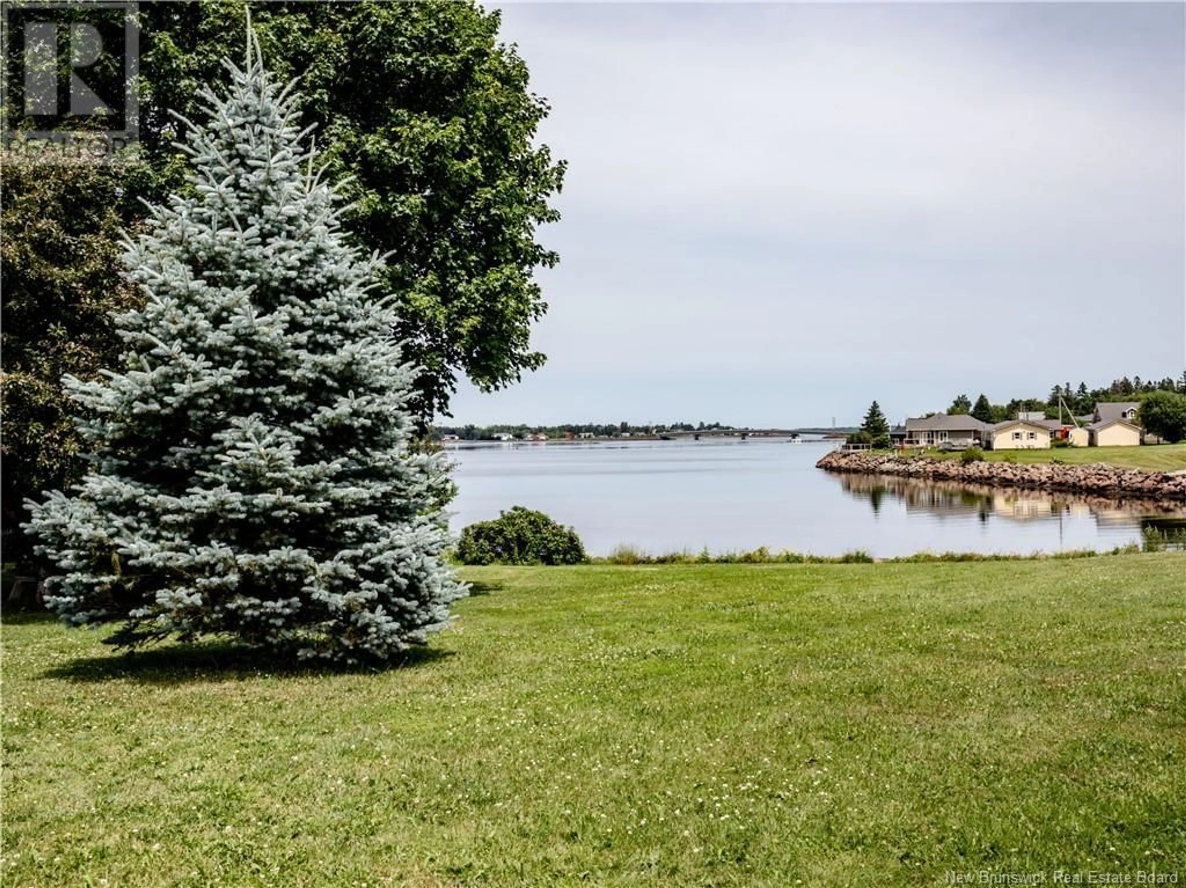 A pic from outside/outdoor area/front of a property/back of a property/a pic from drone, water/lake/river/ocean view for 10 RIVE SUD, Cocagne New Brunswick E4R3C9