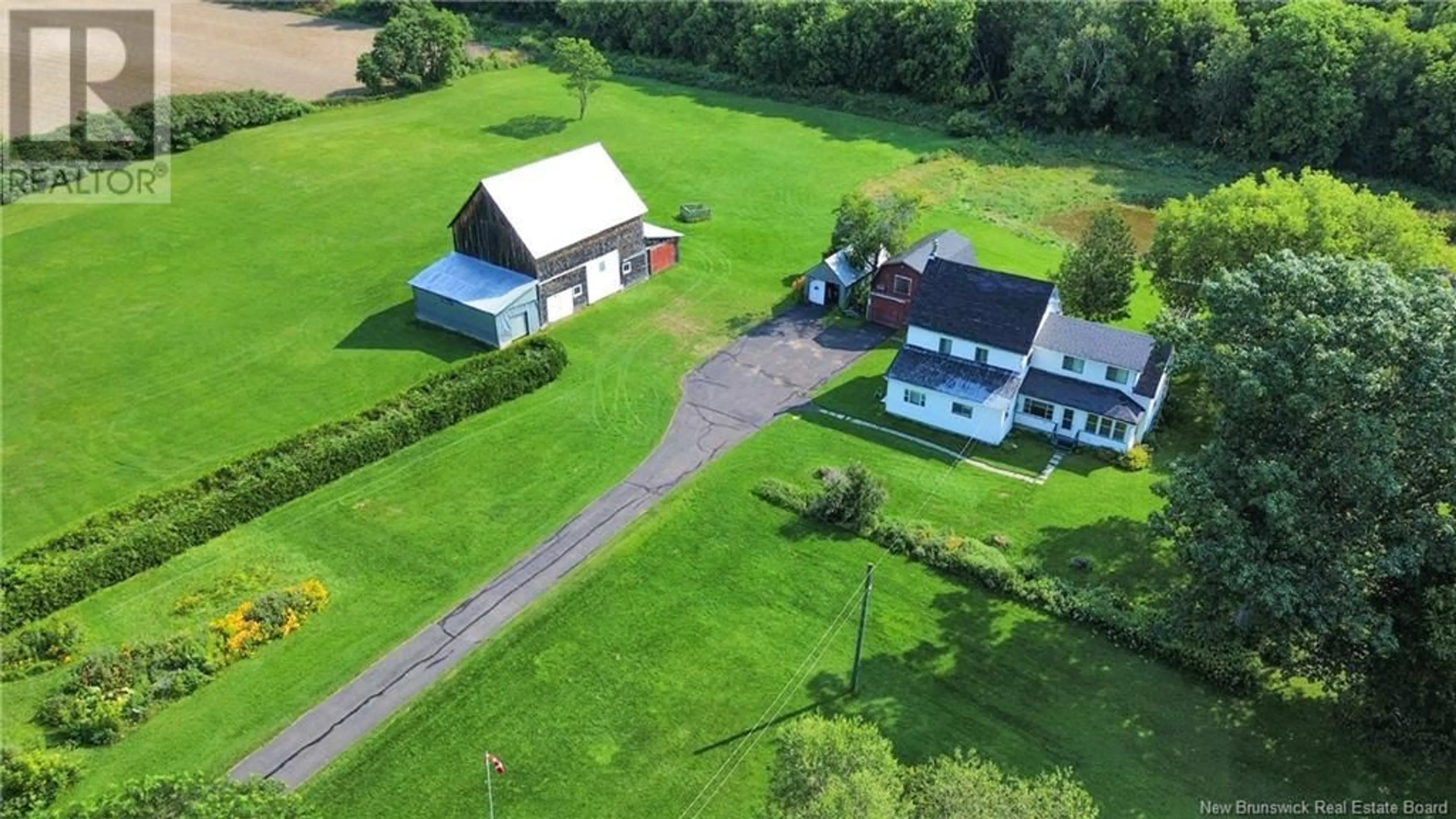A pic from outside/outdoor area/front of a property/back of a property/a pic from drone, building for 8502 MAIN STREET, Florenceville-Bristol New Brunswick E7L4J6