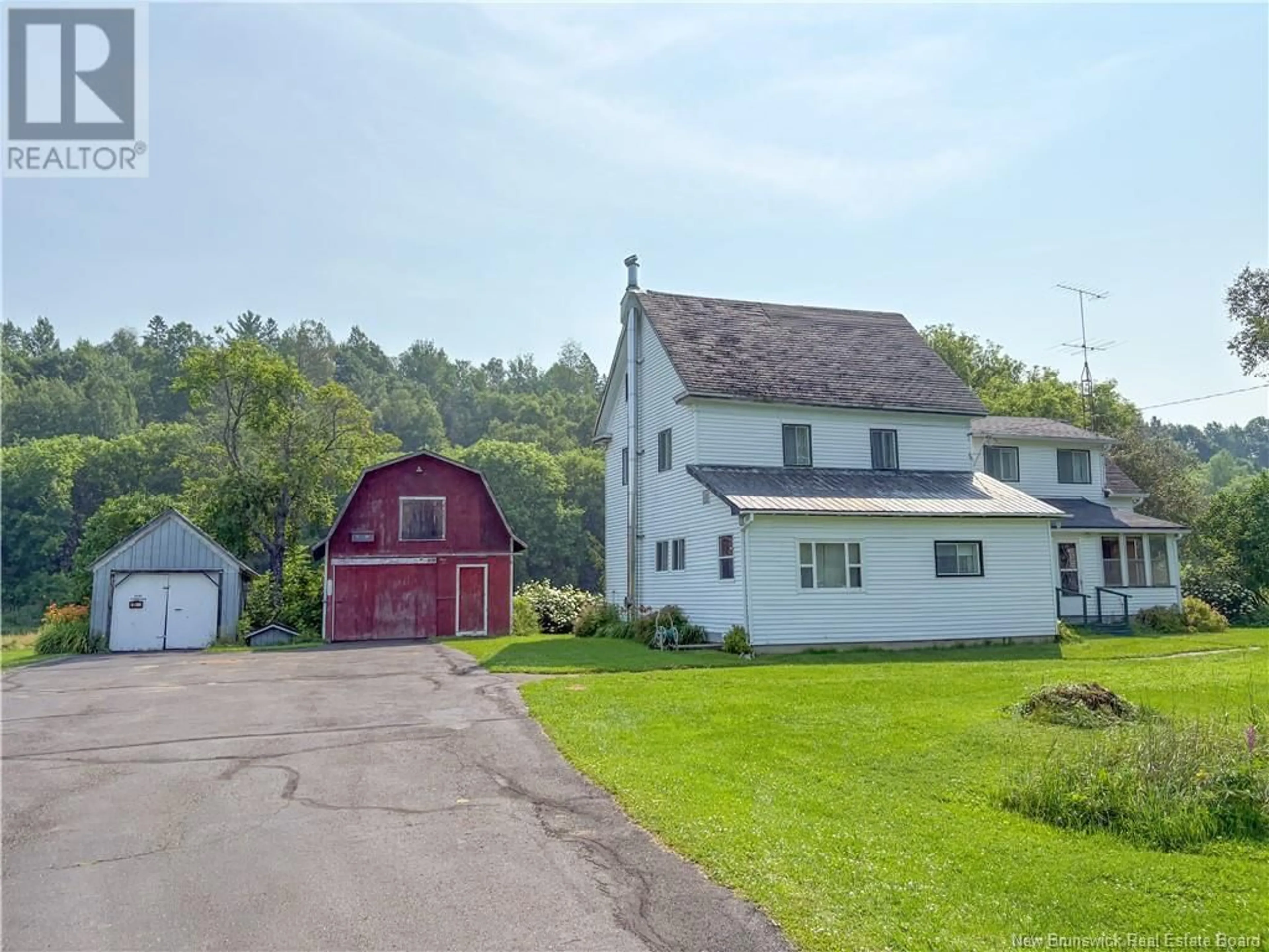 A pic from outside/outdoor area/front of a property/back of a property/a pic from drone, street for 8502 MAIN STREET, Florenceville-Bristol New Brunswick E7L4J6