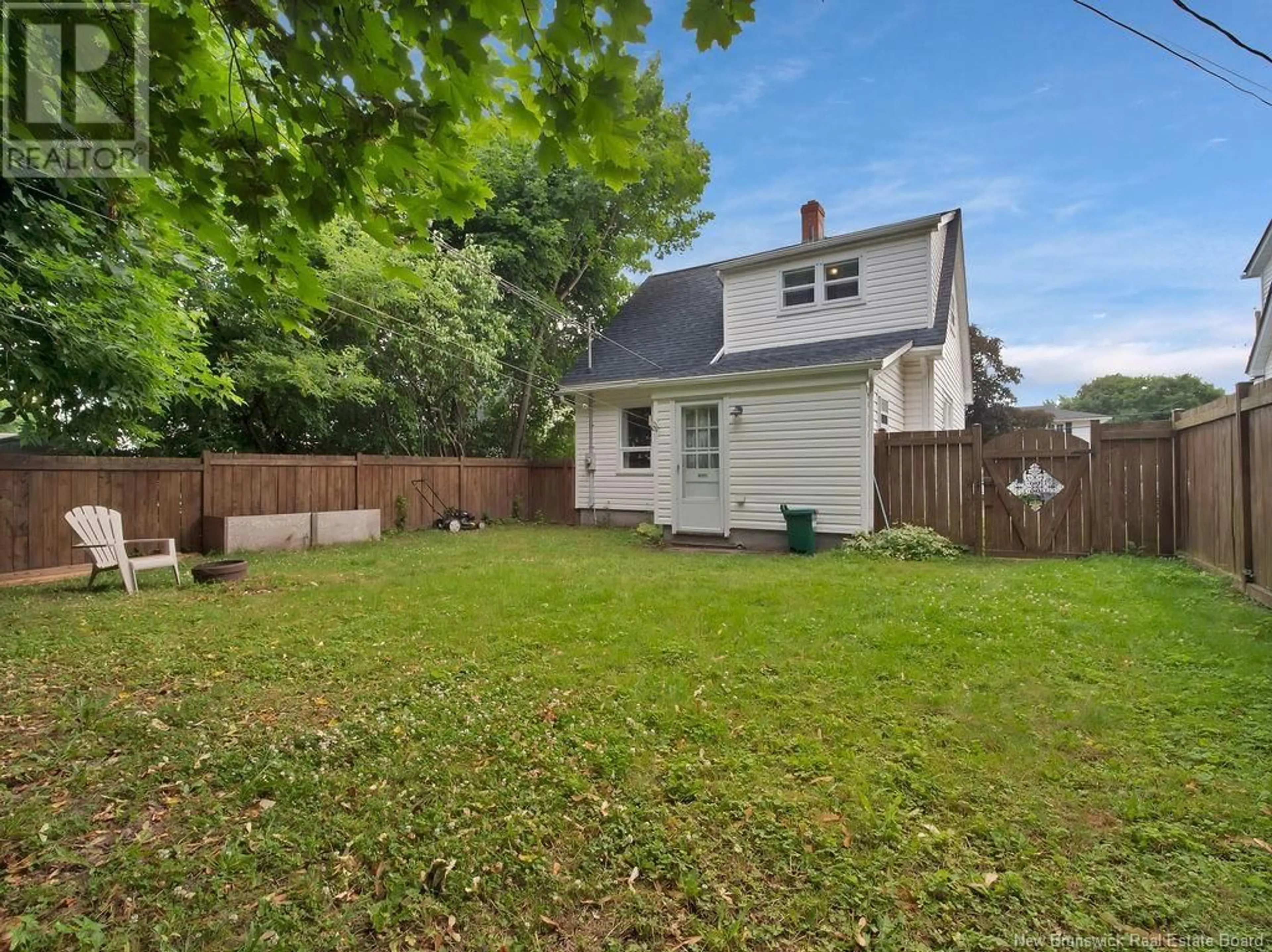 A pic from outside/outdoor area/front of a property/back of a property/a pic from drone, street for 168 JONES, Moncton New Brunswick E1C6J6