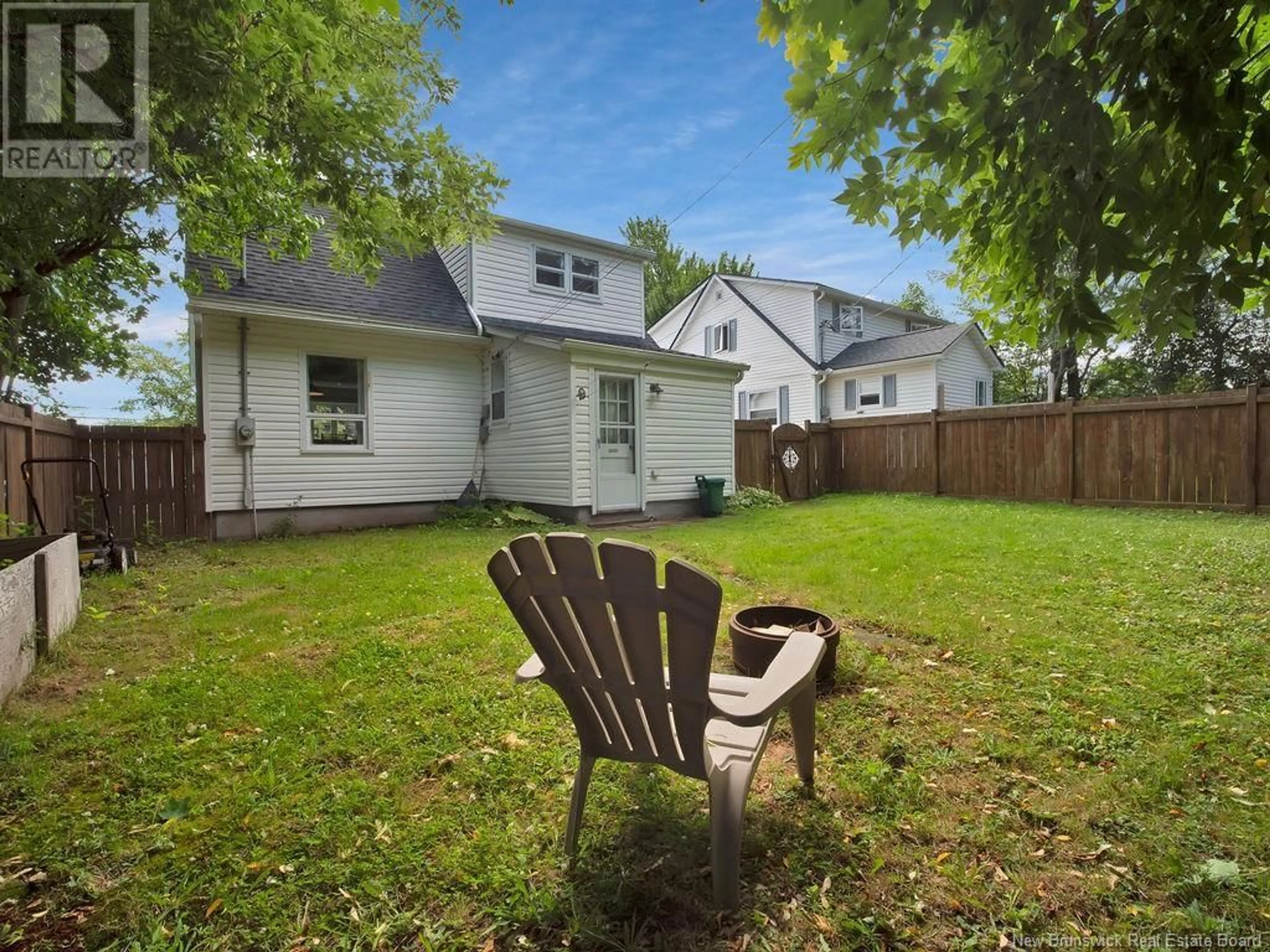 A pic from outside/outdoor area/front of a property/back of a property/a pic from drone, street for 168 JONES, Moncton New Brunswick E1C6J6