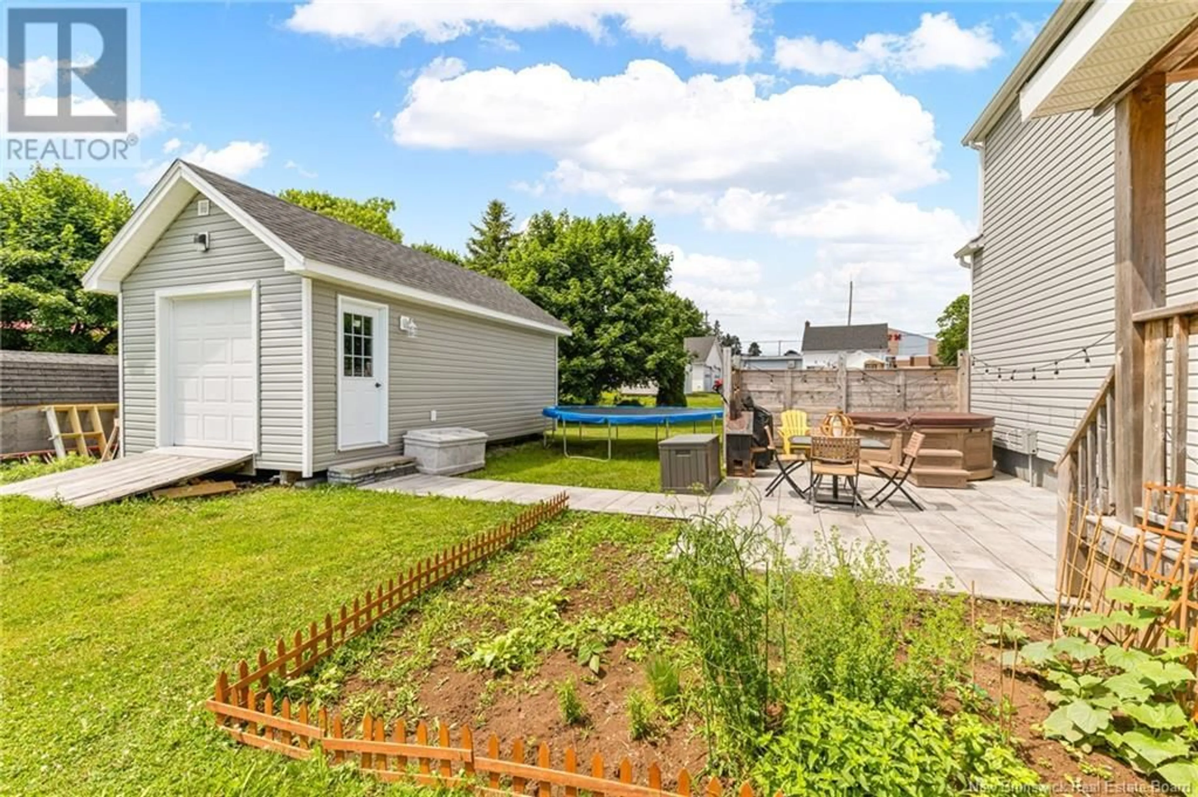 Patio, street for 8 MAILLET, Bouctouche New Brunswick E4S3N9