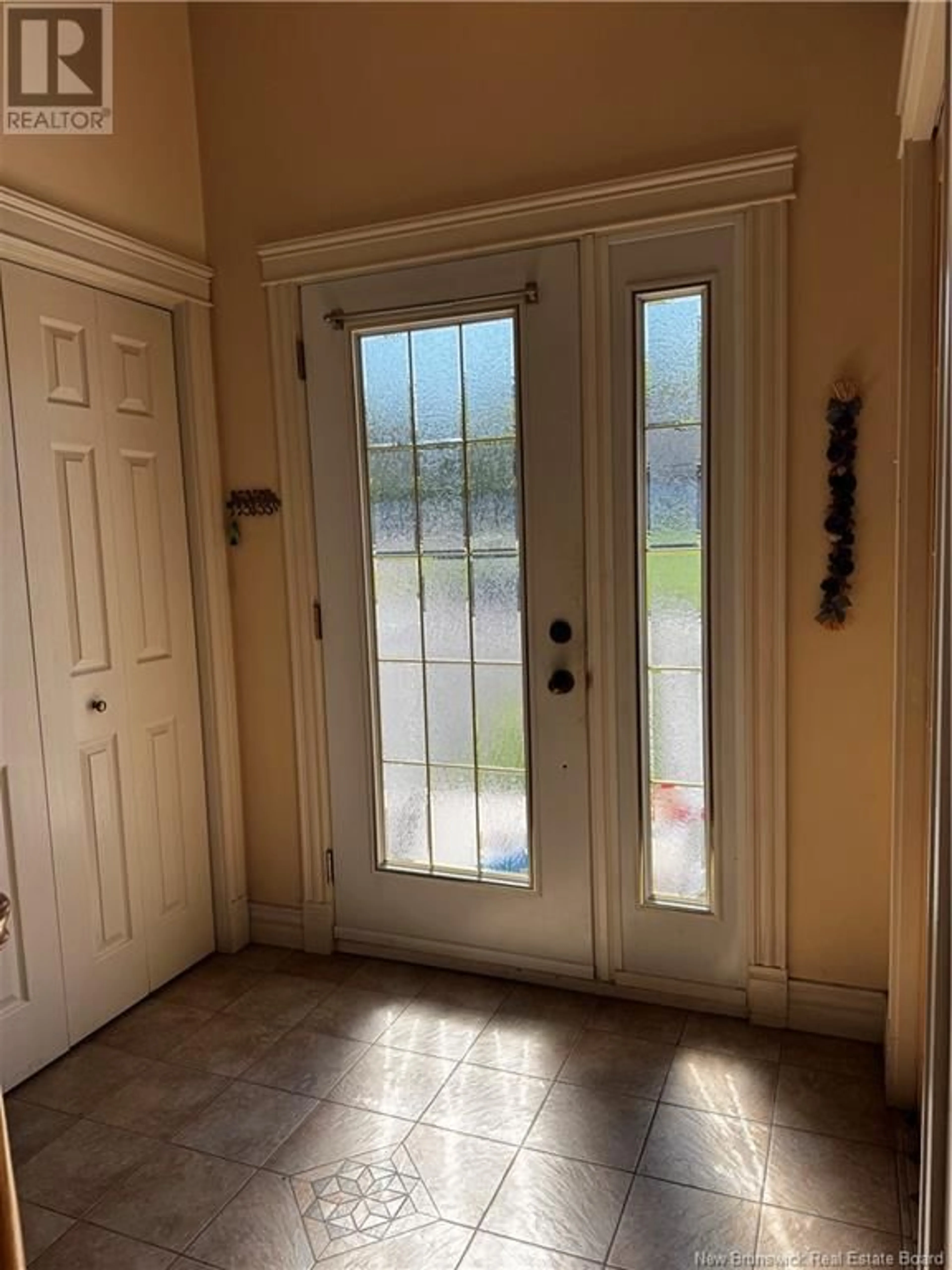 Indoor entryway for 86 DES ORMES AVENUE, Edmundston New Brunswick E3V4J9