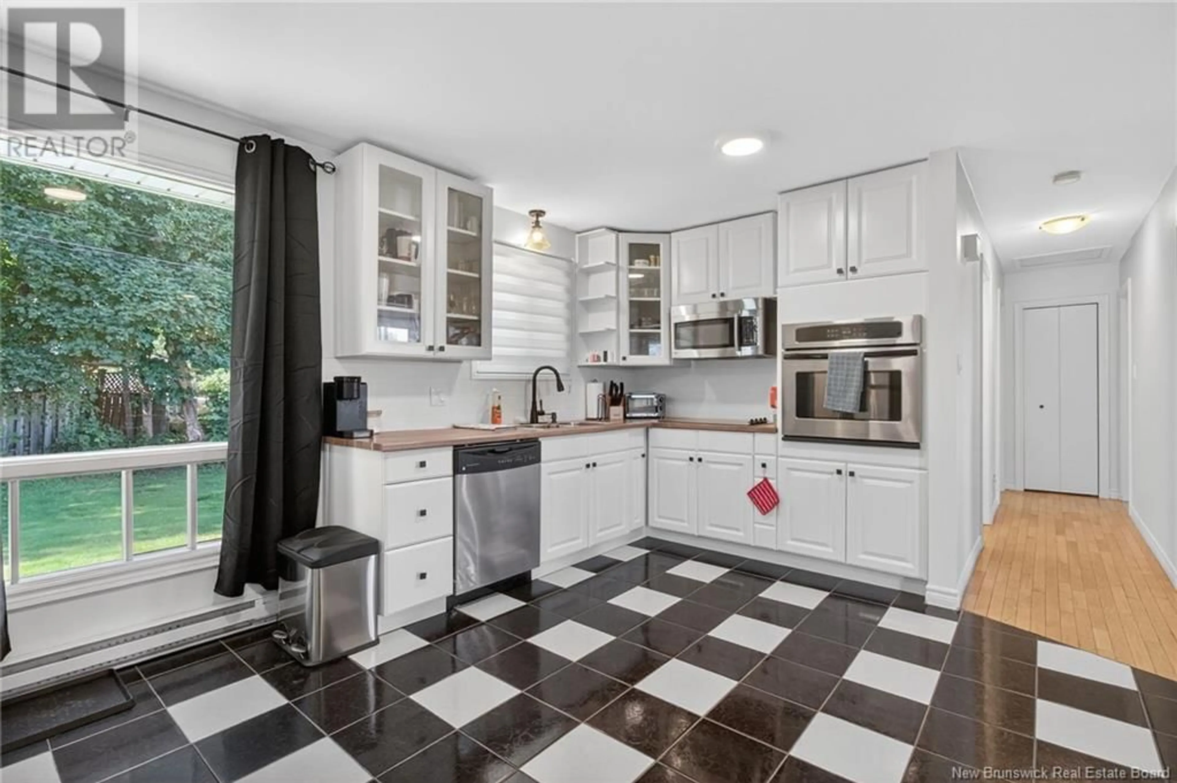 Open concept kitchen, ceramic/tile floor for 25 BOISHEBERT, Shediac New Brunswick E4P1H8