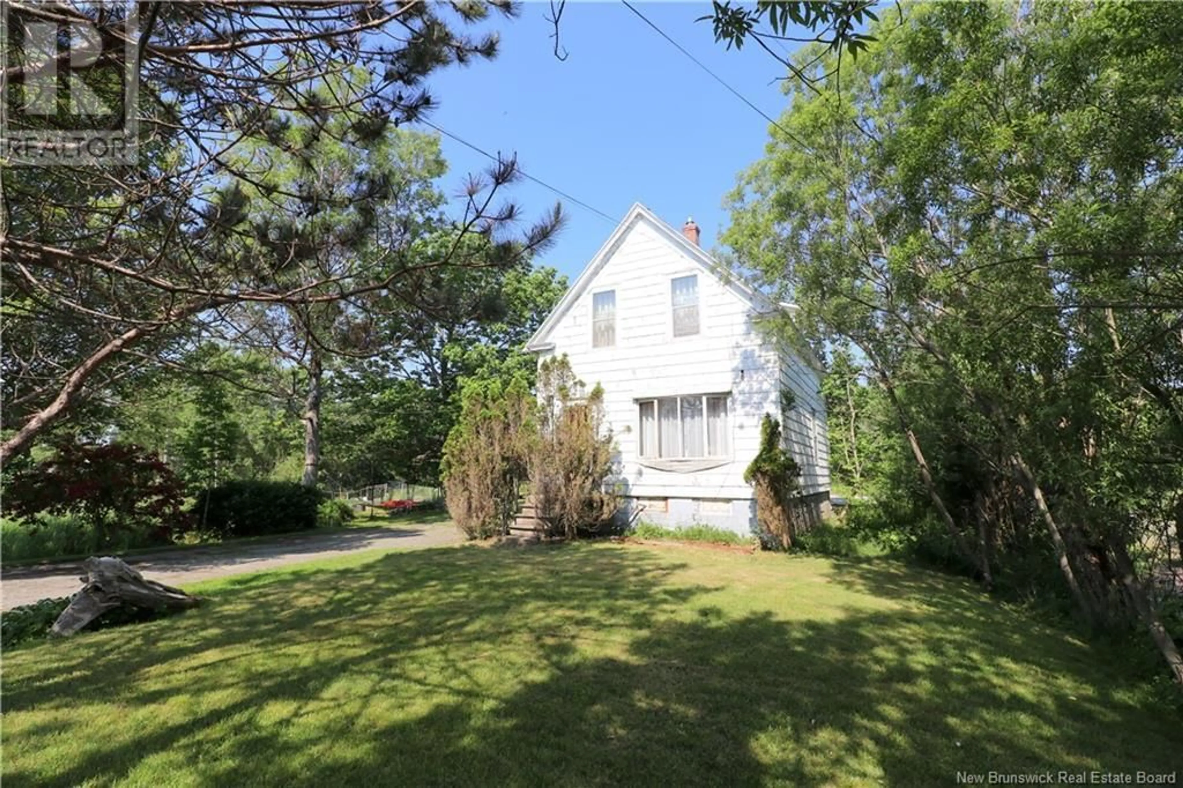 A pic from outside/outdoor area/front of a property/back of a property/a pic from drone, street for 912 ROUTE 776, Grand Manan New Brunswick E5G2E4