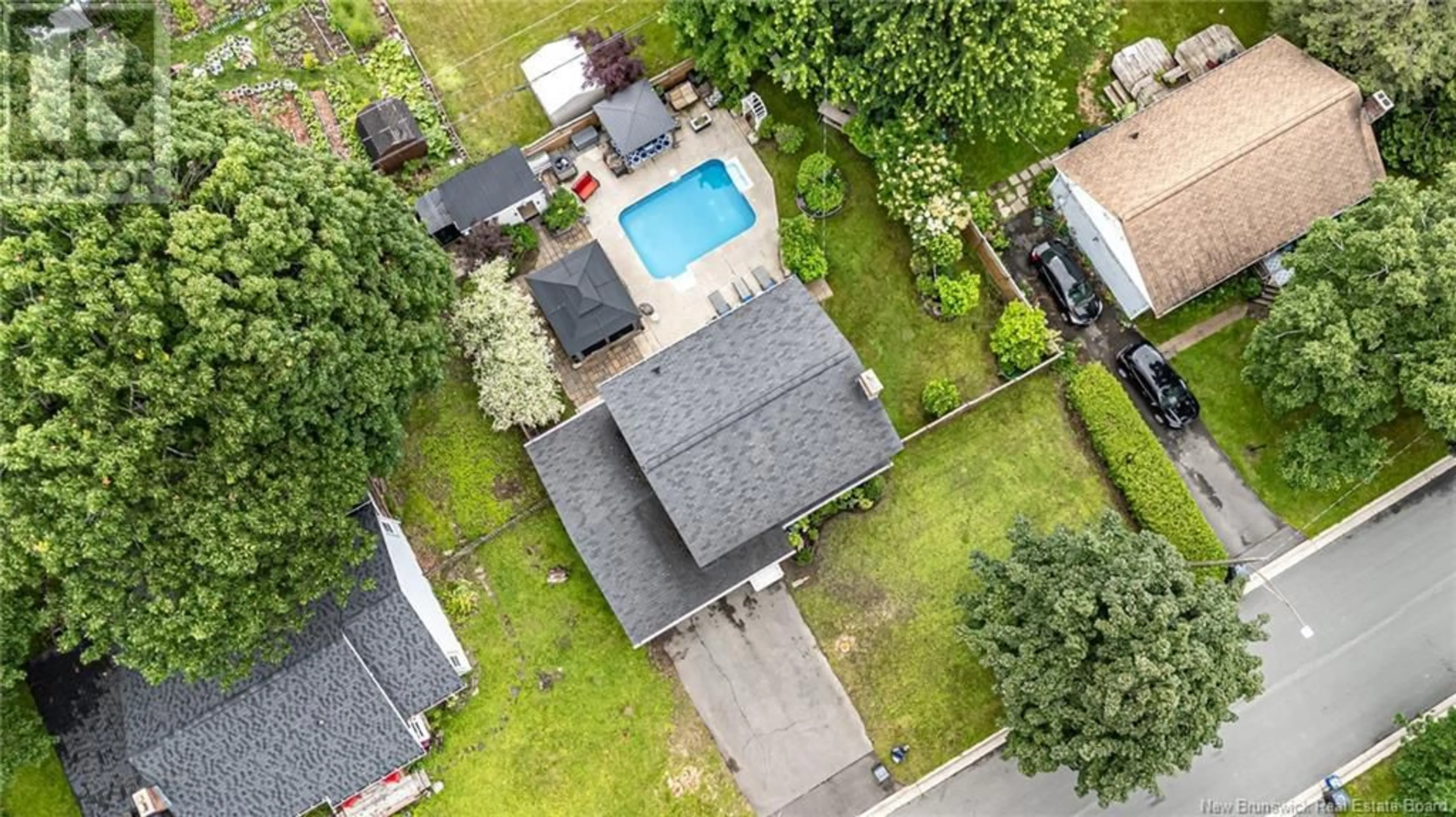 A pic from outside/outdoor area/front of a property/back of a property/a pic from drone, street for 204 WILLOW AVENUE, Fredericton New Brunswick E3A2E4