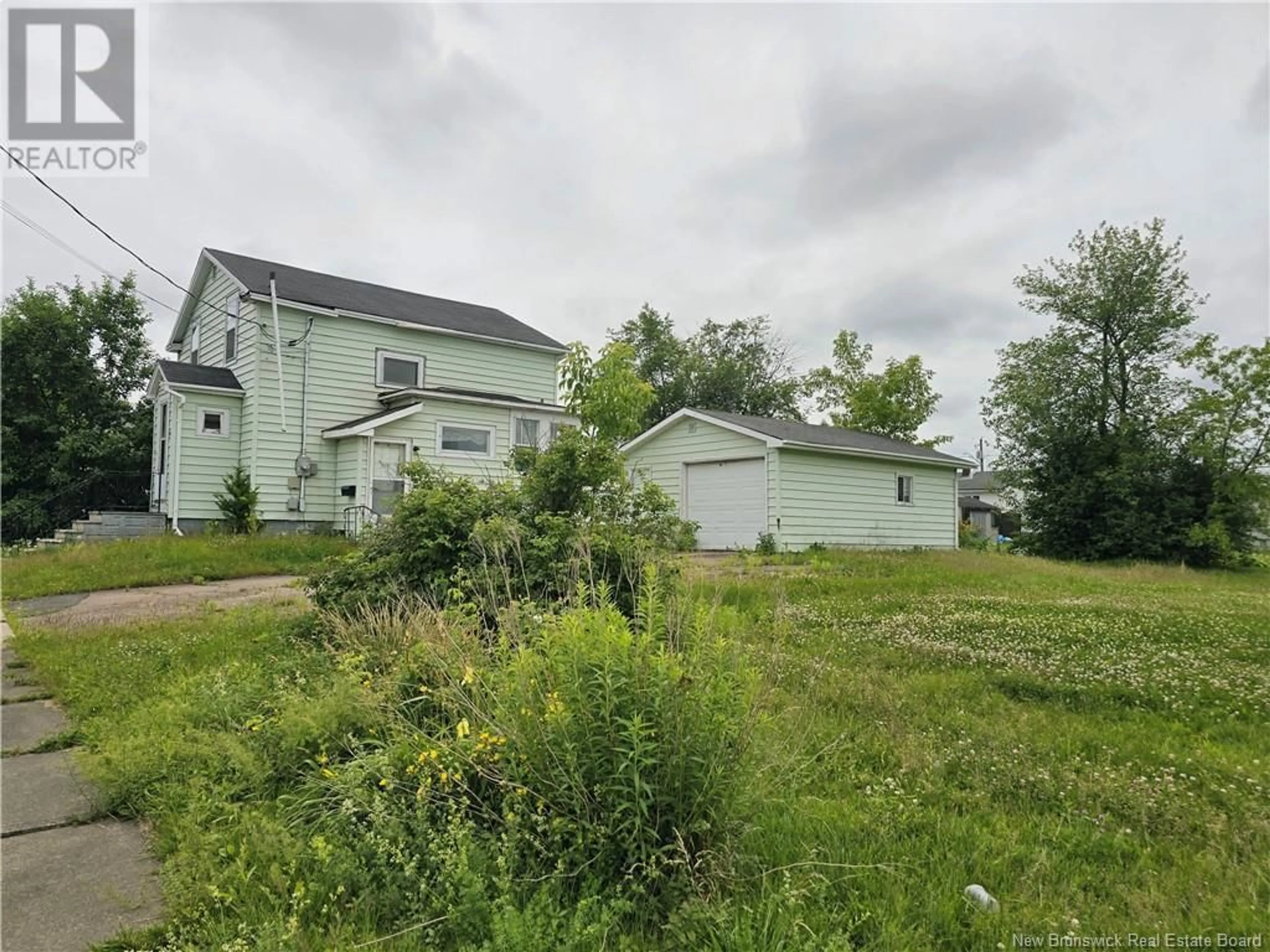 A pic from outside/outdoor area/front of a property/back of a property/a pic from drone, street for 200 WAVERLEY AVENUE, Moncton New Brunswick E1C7V4
