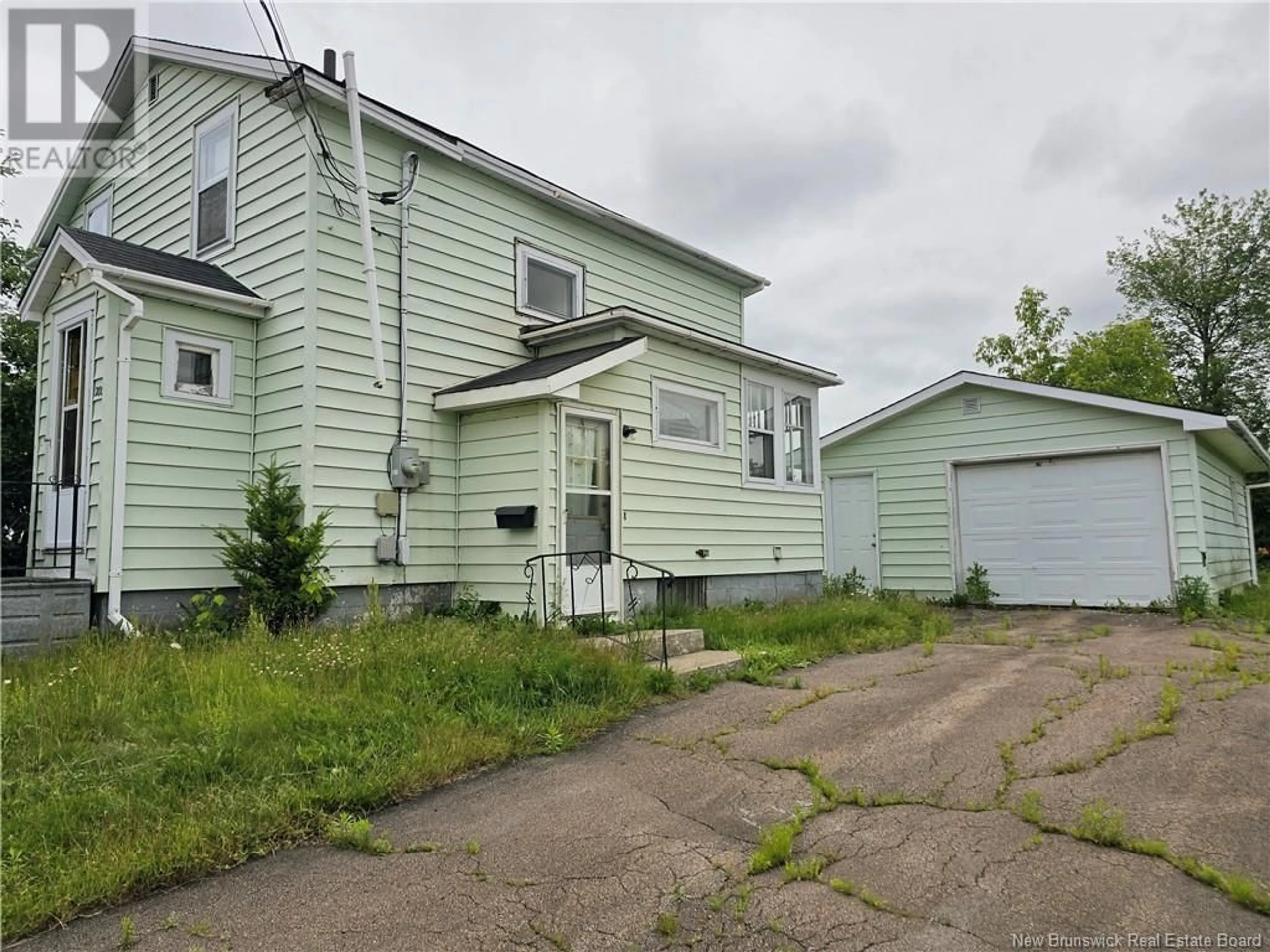 A pic from outside/outdoor area/front of a property/back of a property/a pic from drone, street for 200 WAVERLEY AVENUE, Moncton New Brunswick E1C7V4