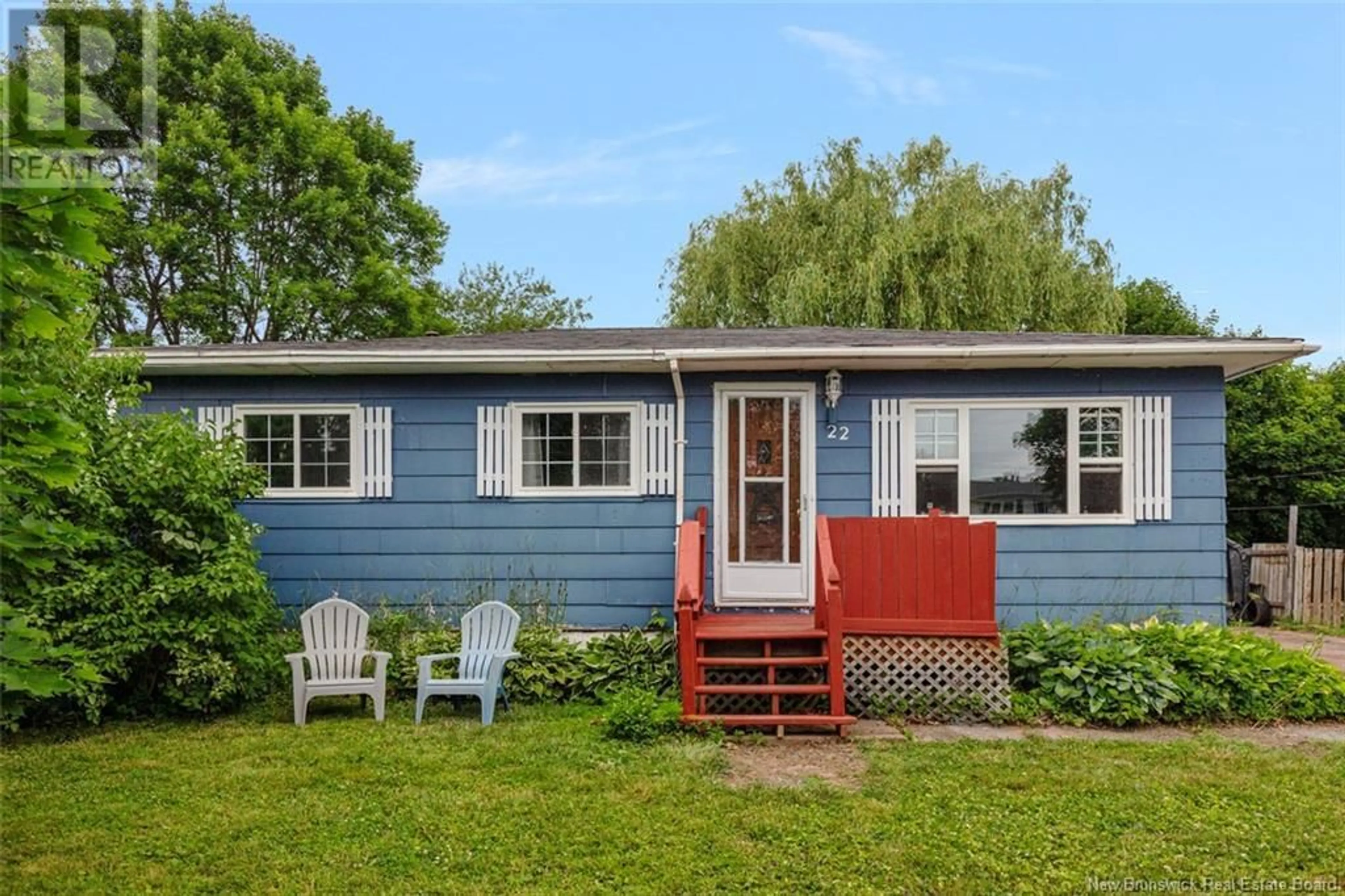 Home with vinyl exterior material, street for 22 LANDSDOWNE COURT, Riverview New Brunswick E1B3E3