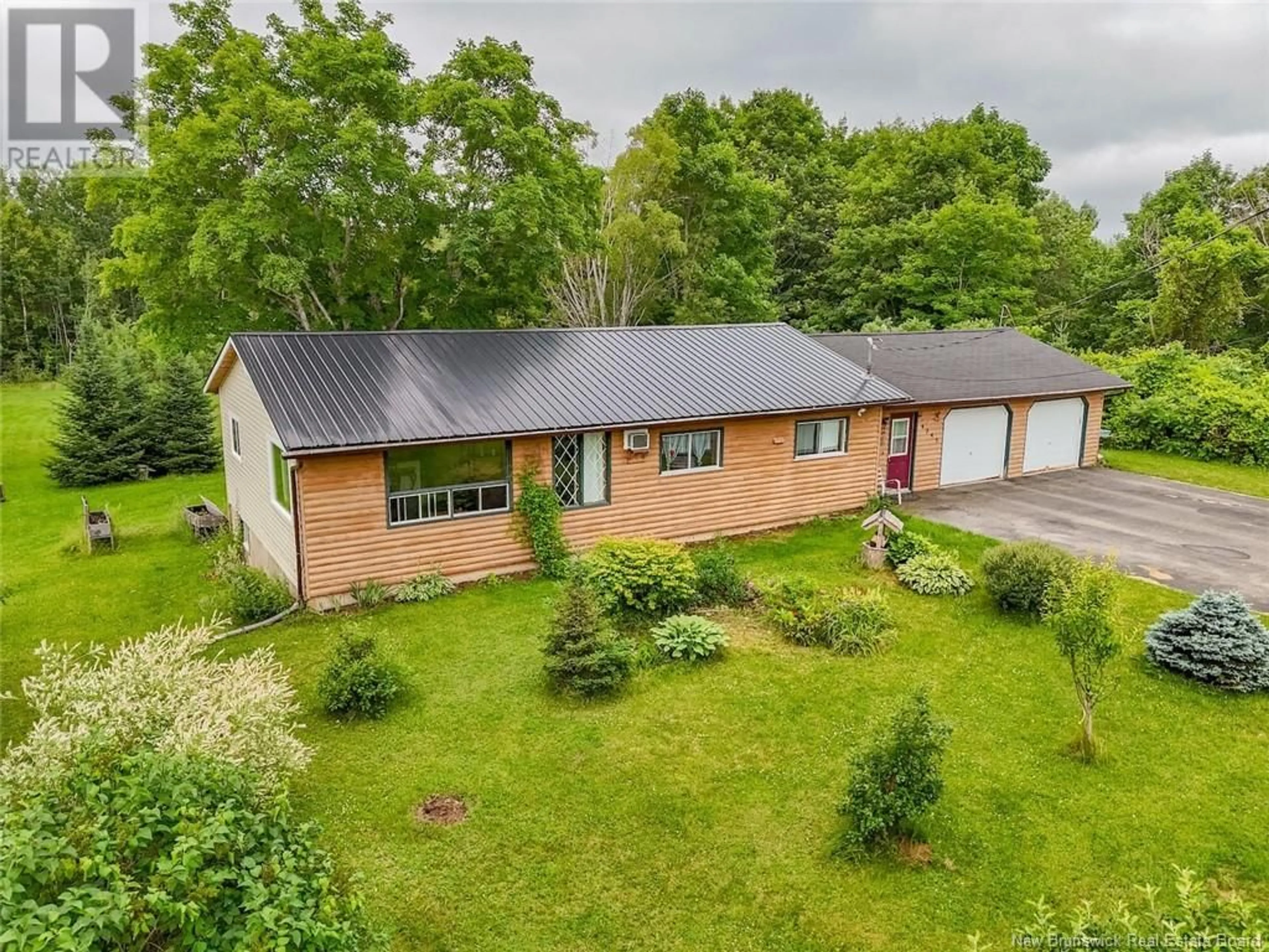A pic from outside/outdoor area/front of a property/back of a property/a pic from drone, unknown for 4345 ROUTE 105, Upper Queensbury New Brunswick E6G1X8