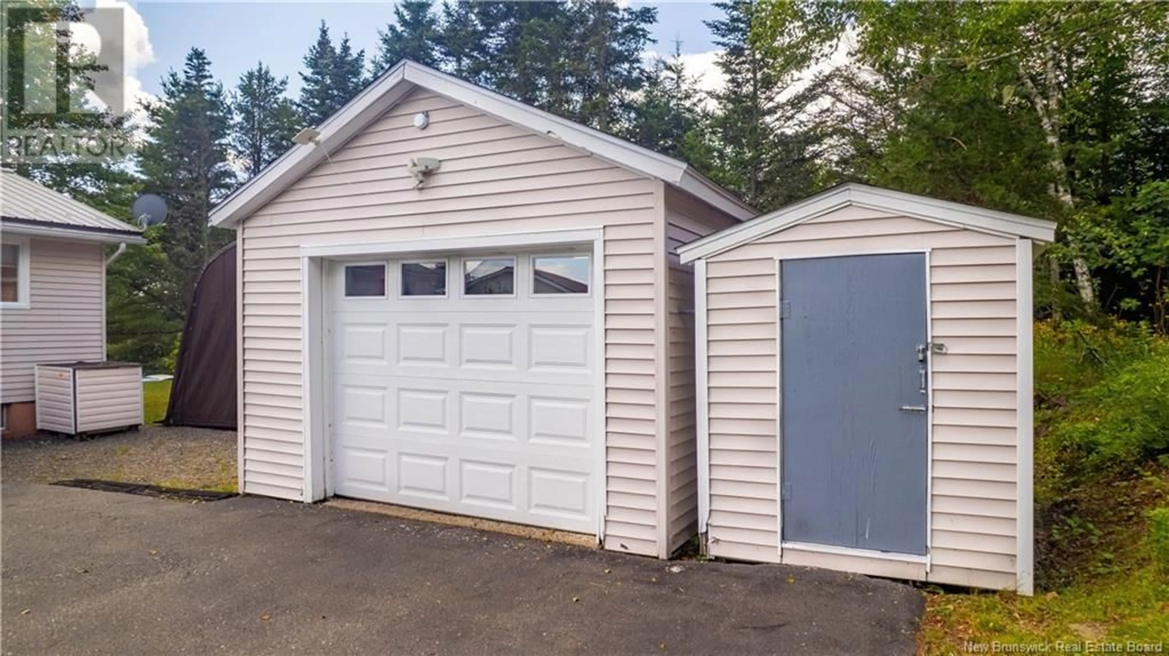 Indoor garage for 16 ARMSTRONG CRESCENT, St George New Brunswick E5C1A1