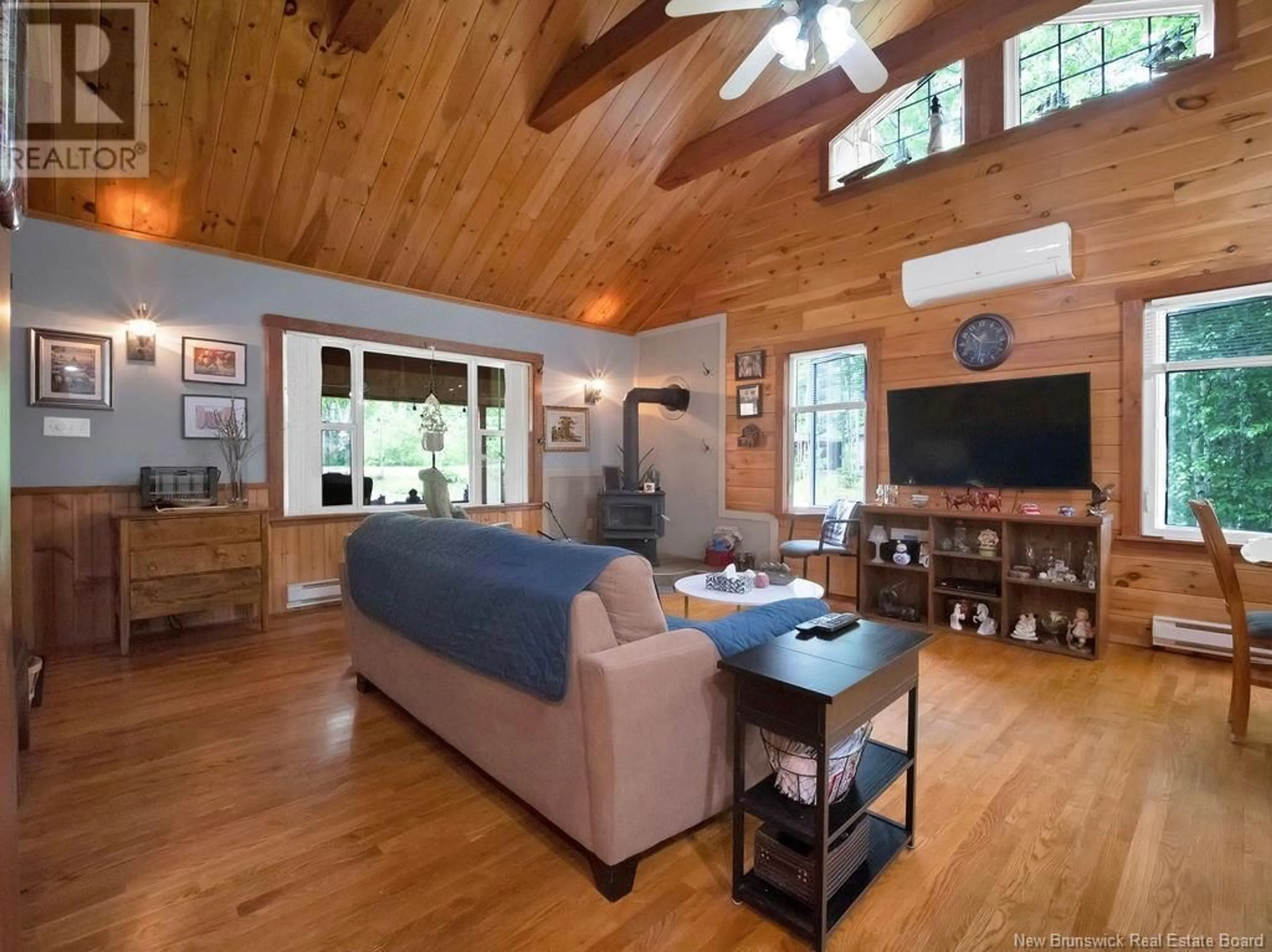 Living room with furniture, wood/laminate floor for 621 CHERRYVALE ROAD, Canaan New Brunswick E4Z5X7