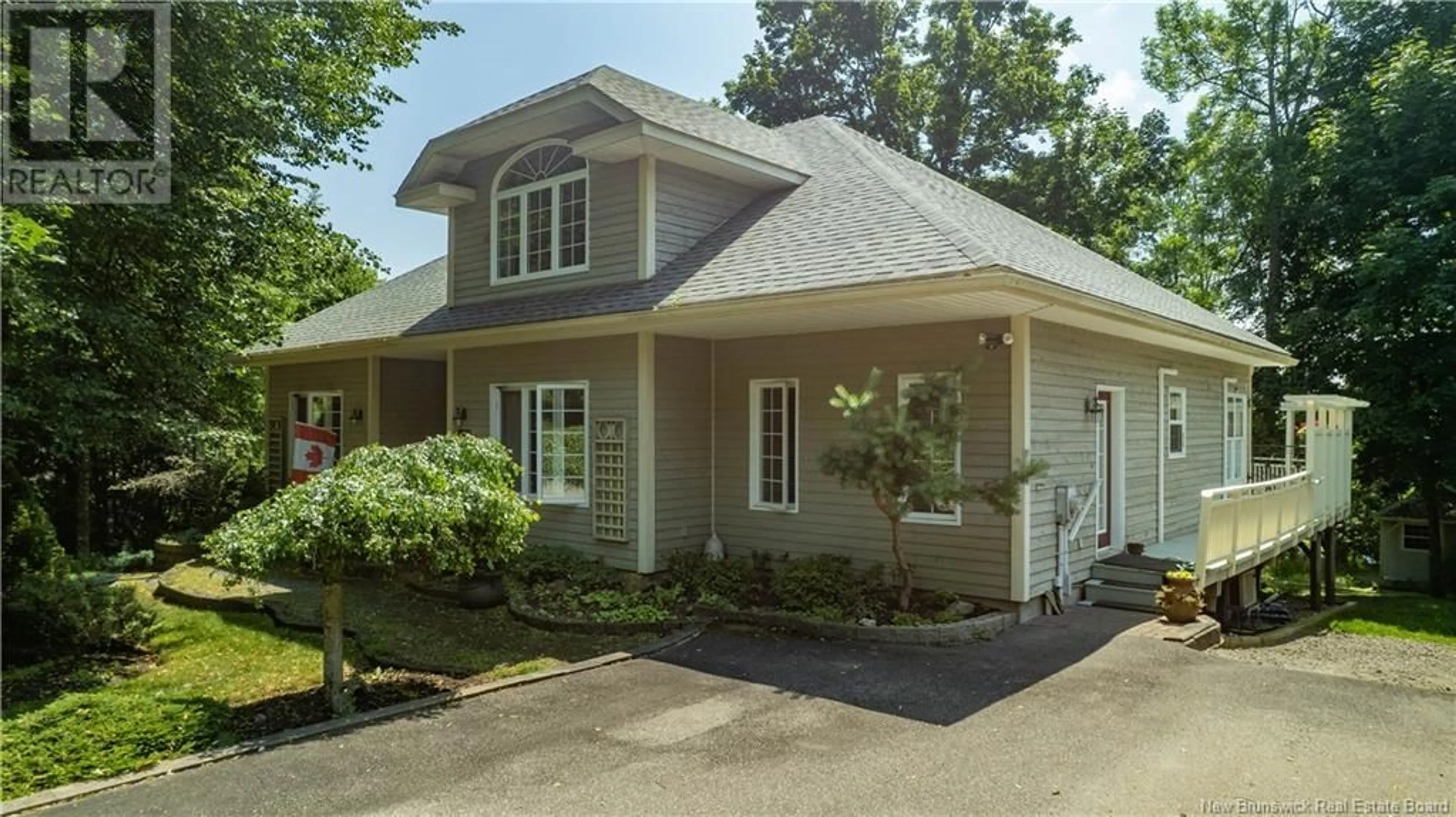 Home with vinyl exterior material, street for 141 CARLETON STREET, Saint Andrews New Brunswick E5B1N2