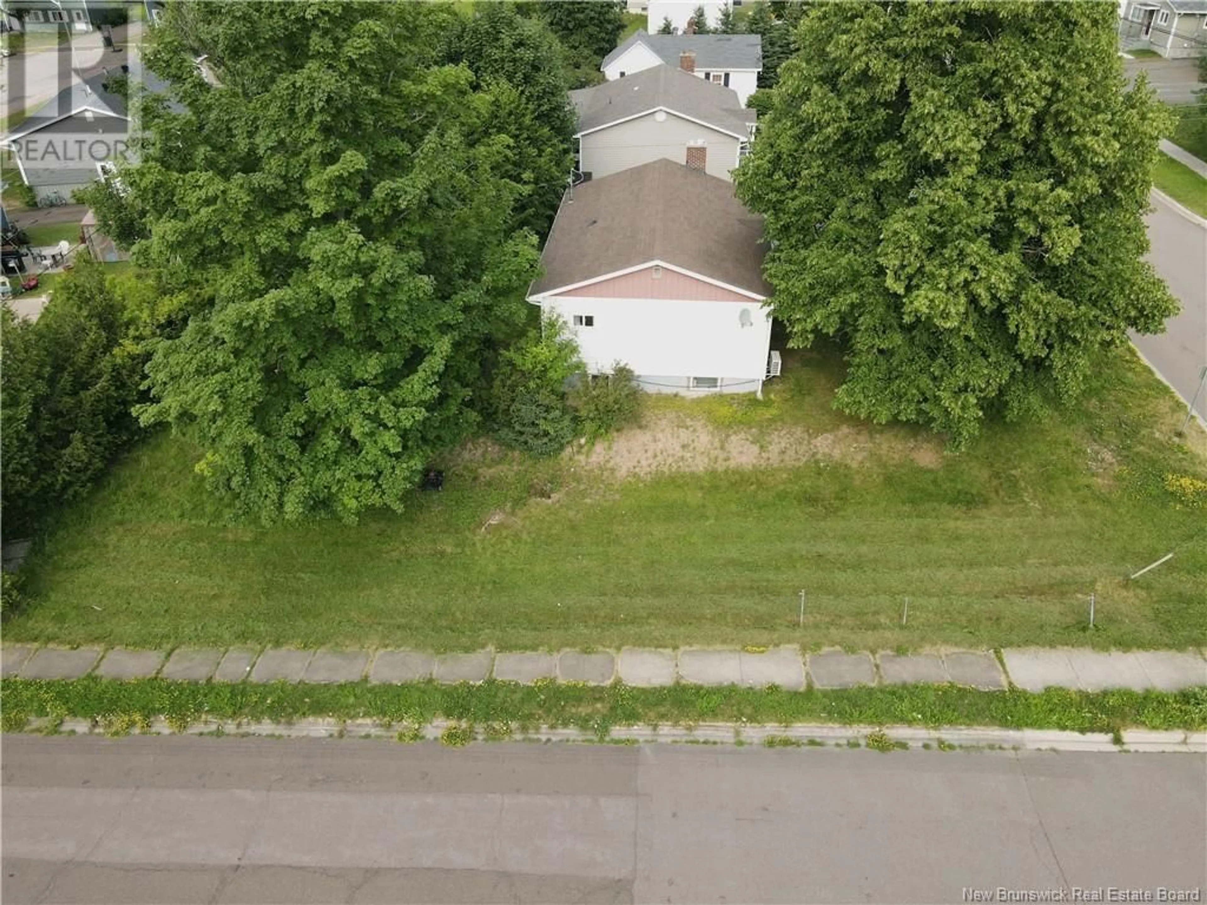 A pic from outside/outdoor area/front of a property/back of a property/a pic from drone, street for 118 DRUMMOND STREET, Moncton New Brunswick E1A2Z4