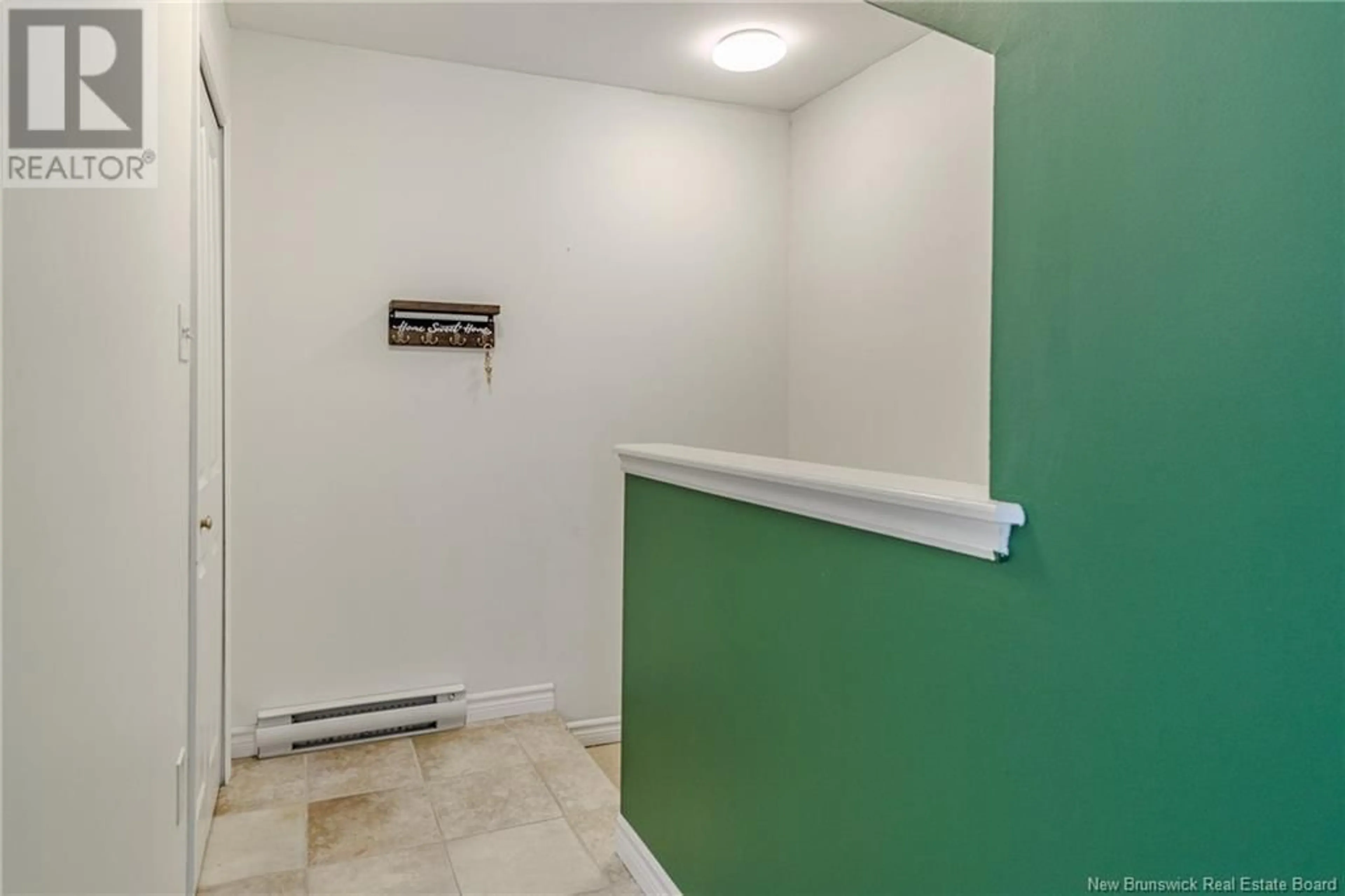 Indoor foyer for 6 - 20 WOODHOLLOW PARK, Saint John New Brunswick E2K4K8