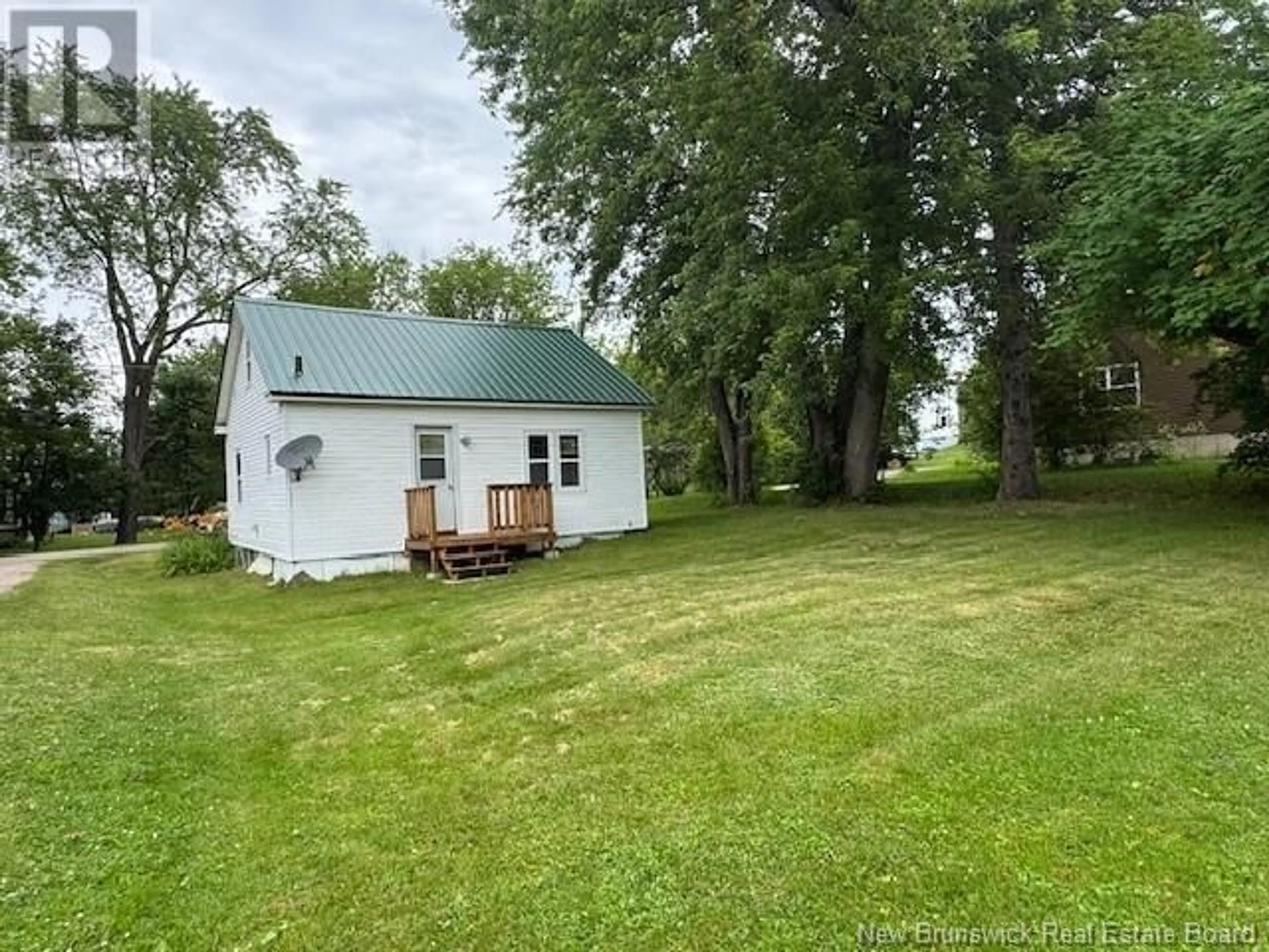 A pic from outside/outdoor area/front of a property/back of a property/a pic from drone, water/lake/river/ocean view for 11 PRICE STREET, Petitcodiac New Brunswick E4Z4P8