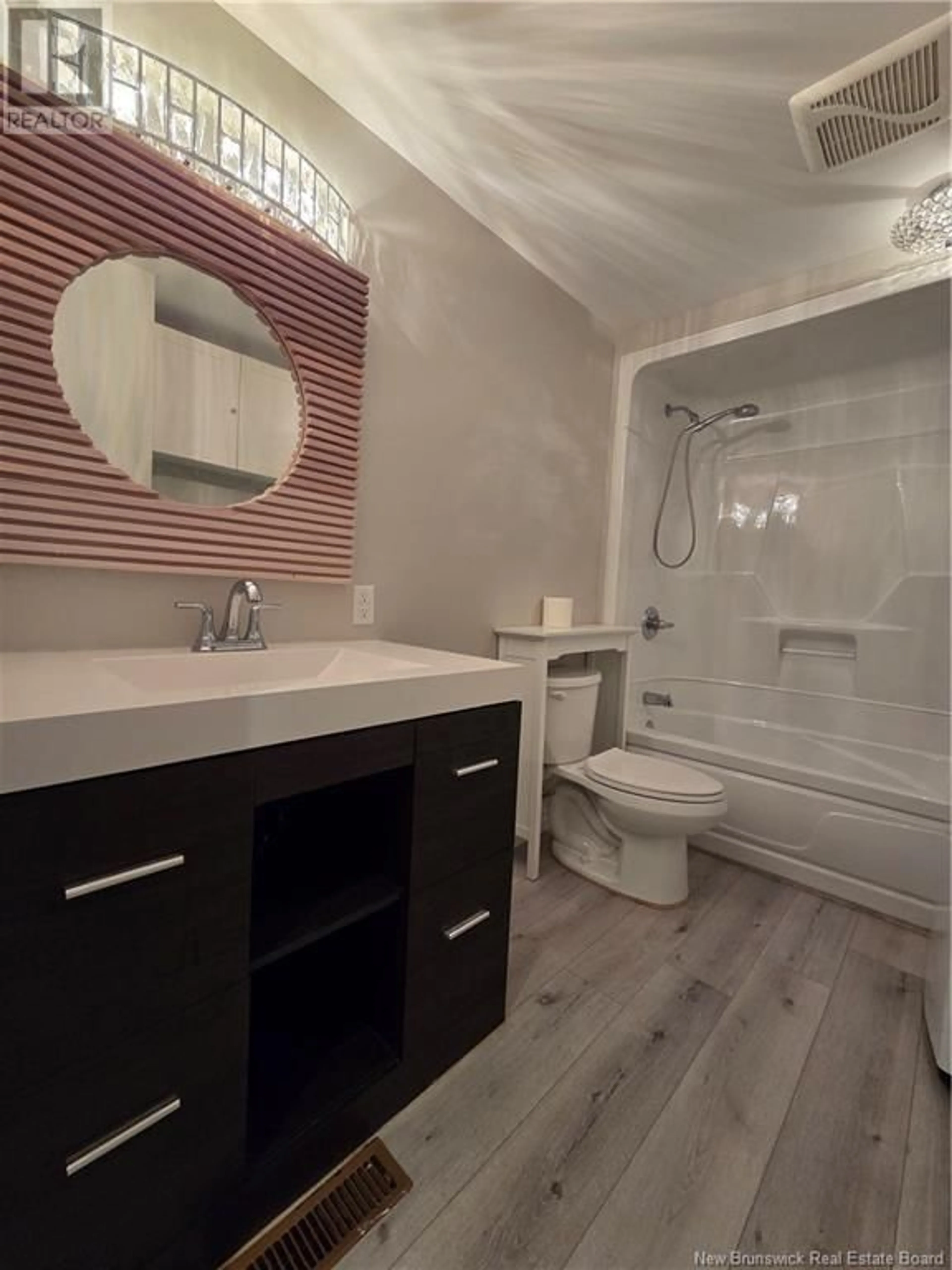 Contemporary bathroom, ceramic/tile floor for 4 LESLEE DRIVE, Lincoln New Brunswick E3B6W4
