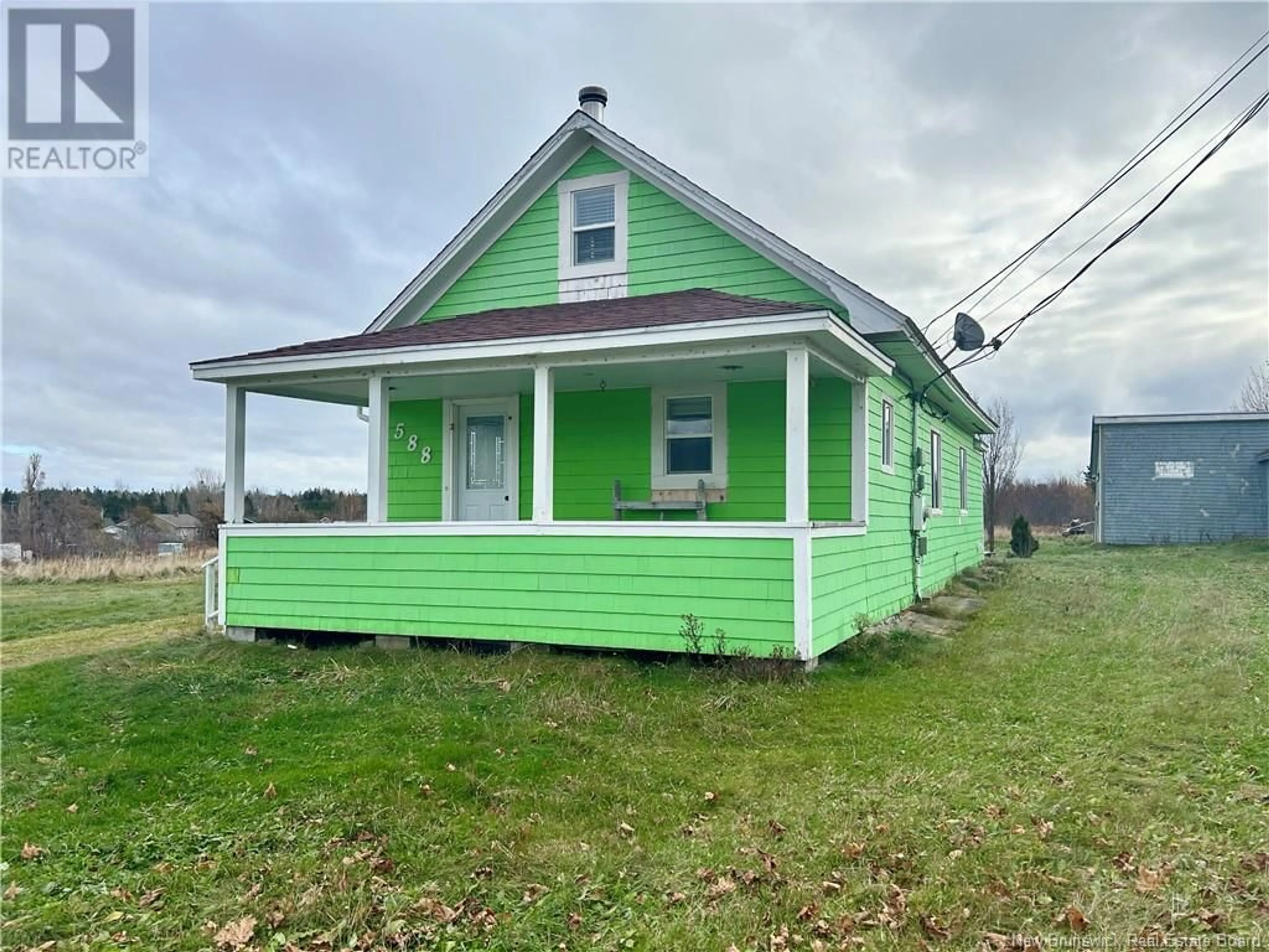 A pic from outside/outdoor area/front of a property/back of a property/a pic from drone, building for 588 STE-ANNE STREET, Caraquet New Brunswick E1W1A2