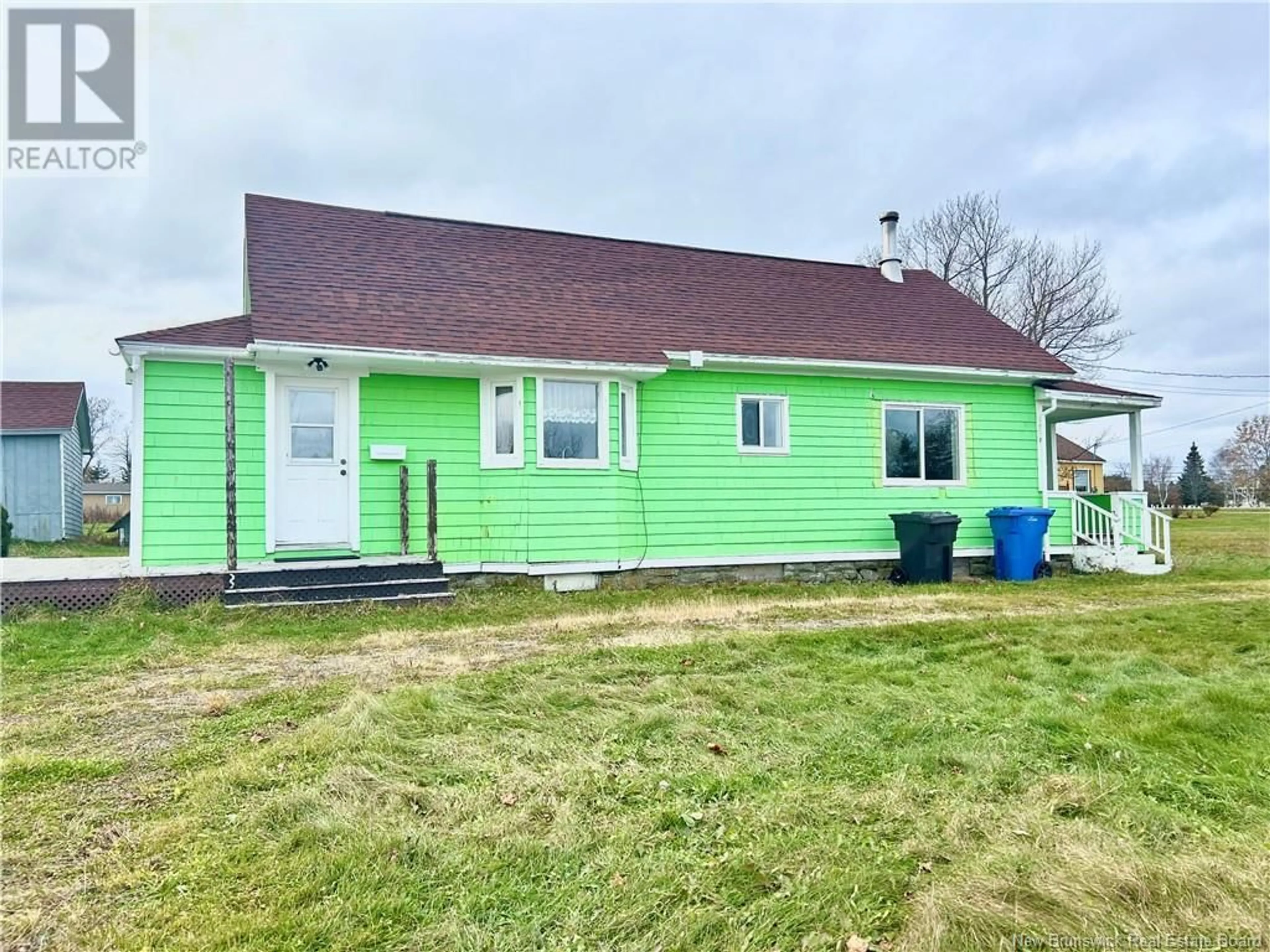 A pic from outside/outdoor area/front of a property/back of a property/a pic from drone, unknown for 588 STE-ANNE STREET, Caraquet New Brunswick E1W1A2