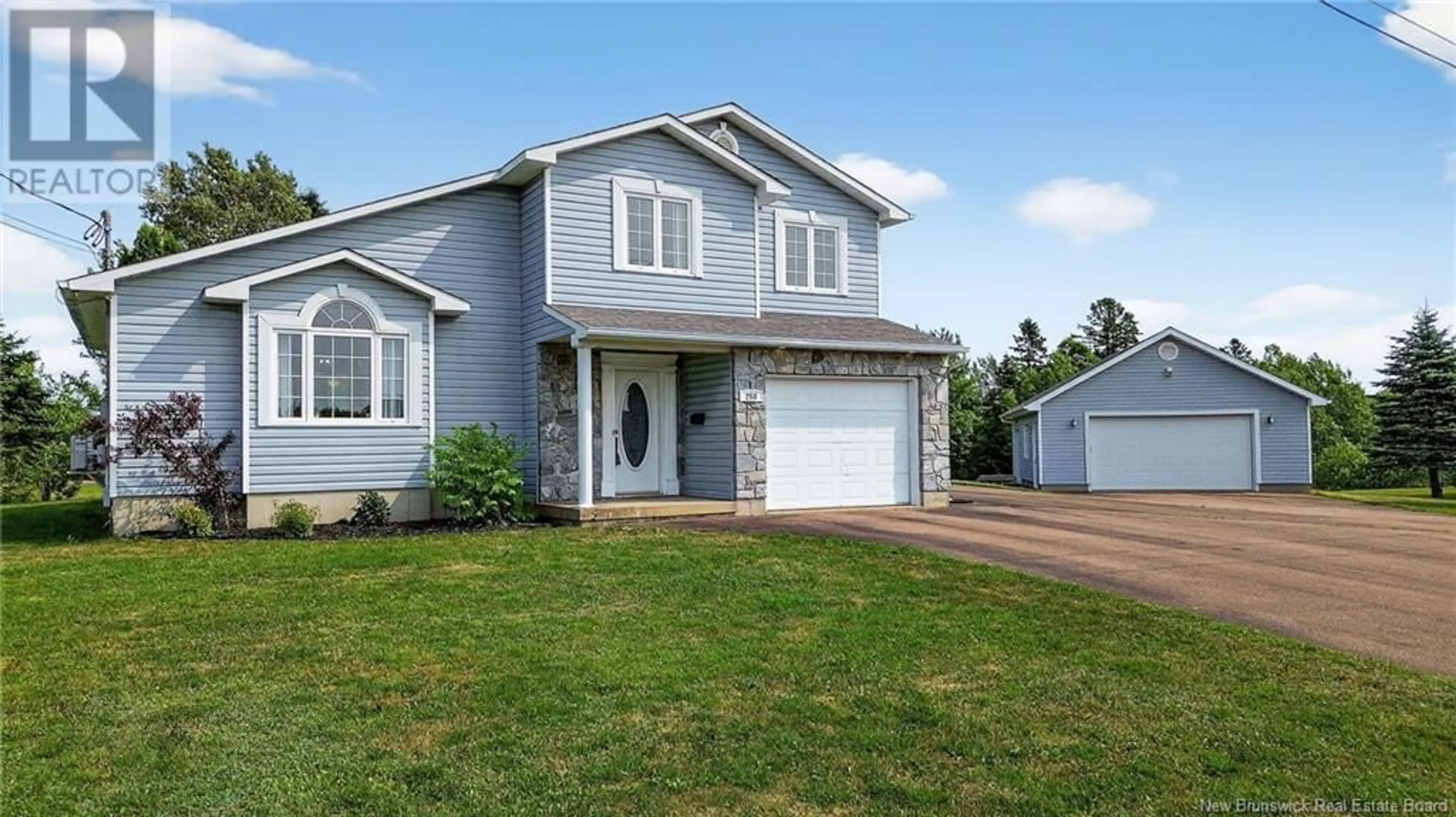 Home with vinyl exterior material, street for 250 HENRI, Memramcook New Brunswick E4K2H4