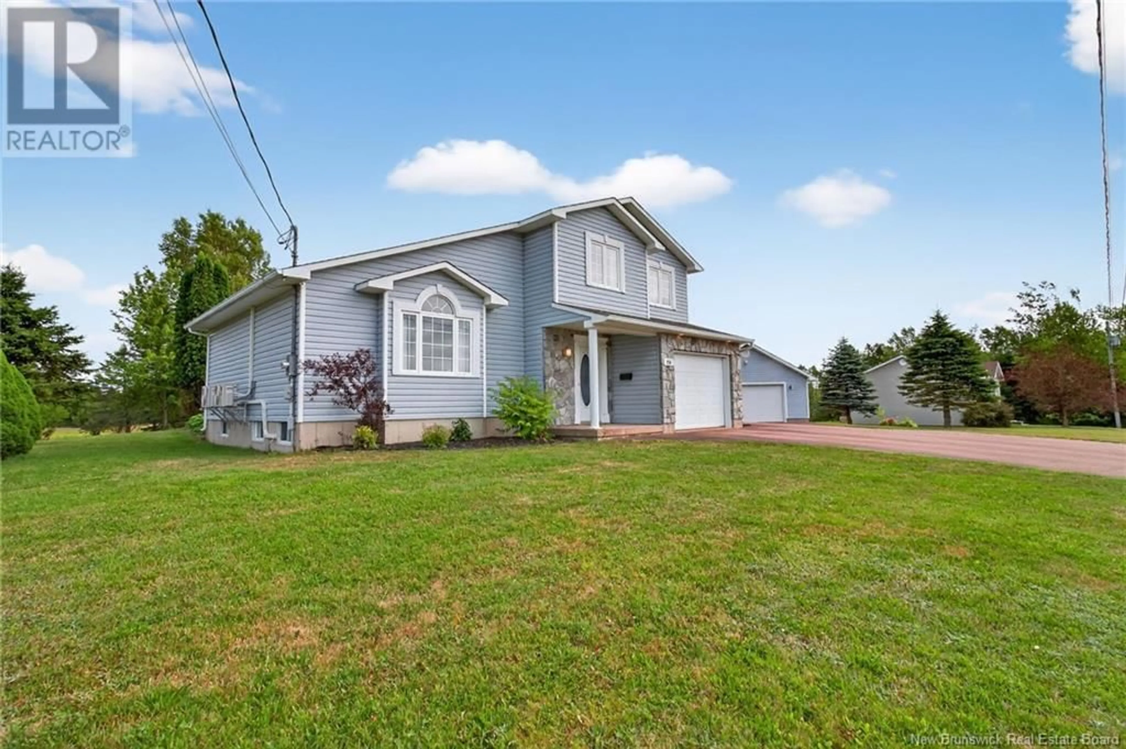 Home with vinyl exterior material, street for 250 HENRI, Memramcook New Brunswick E4K2H4