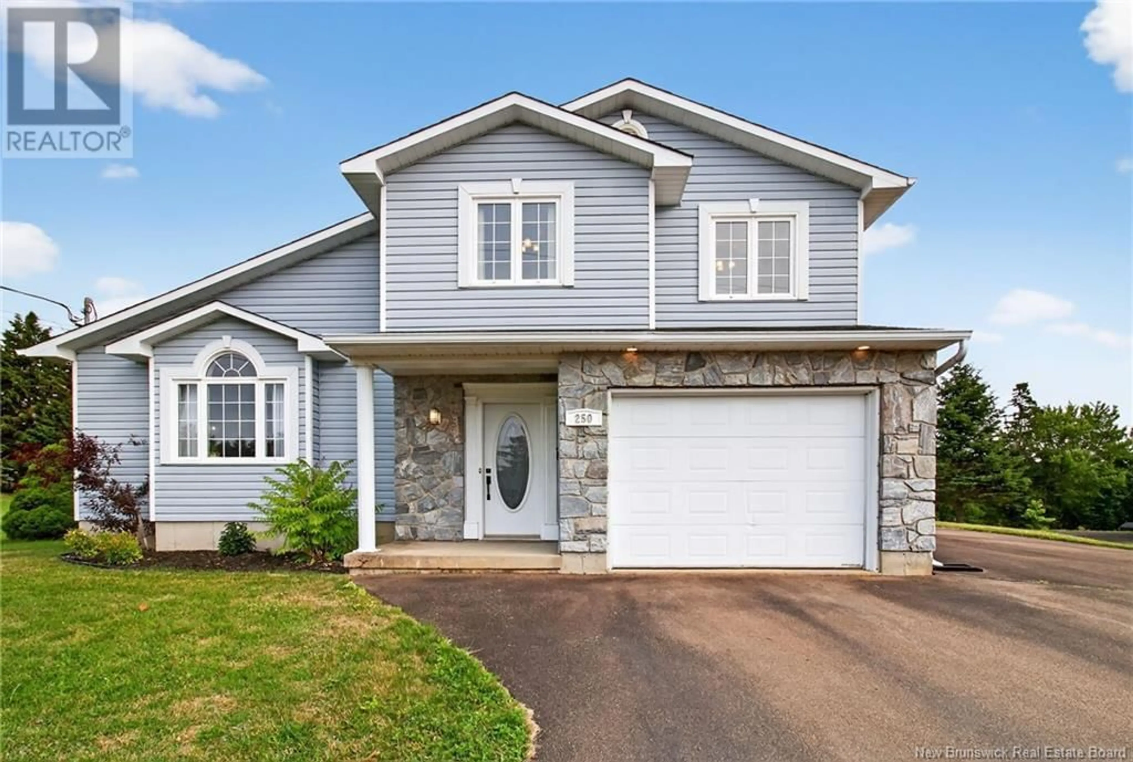 Home with vinyl exterior material, street for 250 HENRI, Memramcook New Brunswick E4K2H4