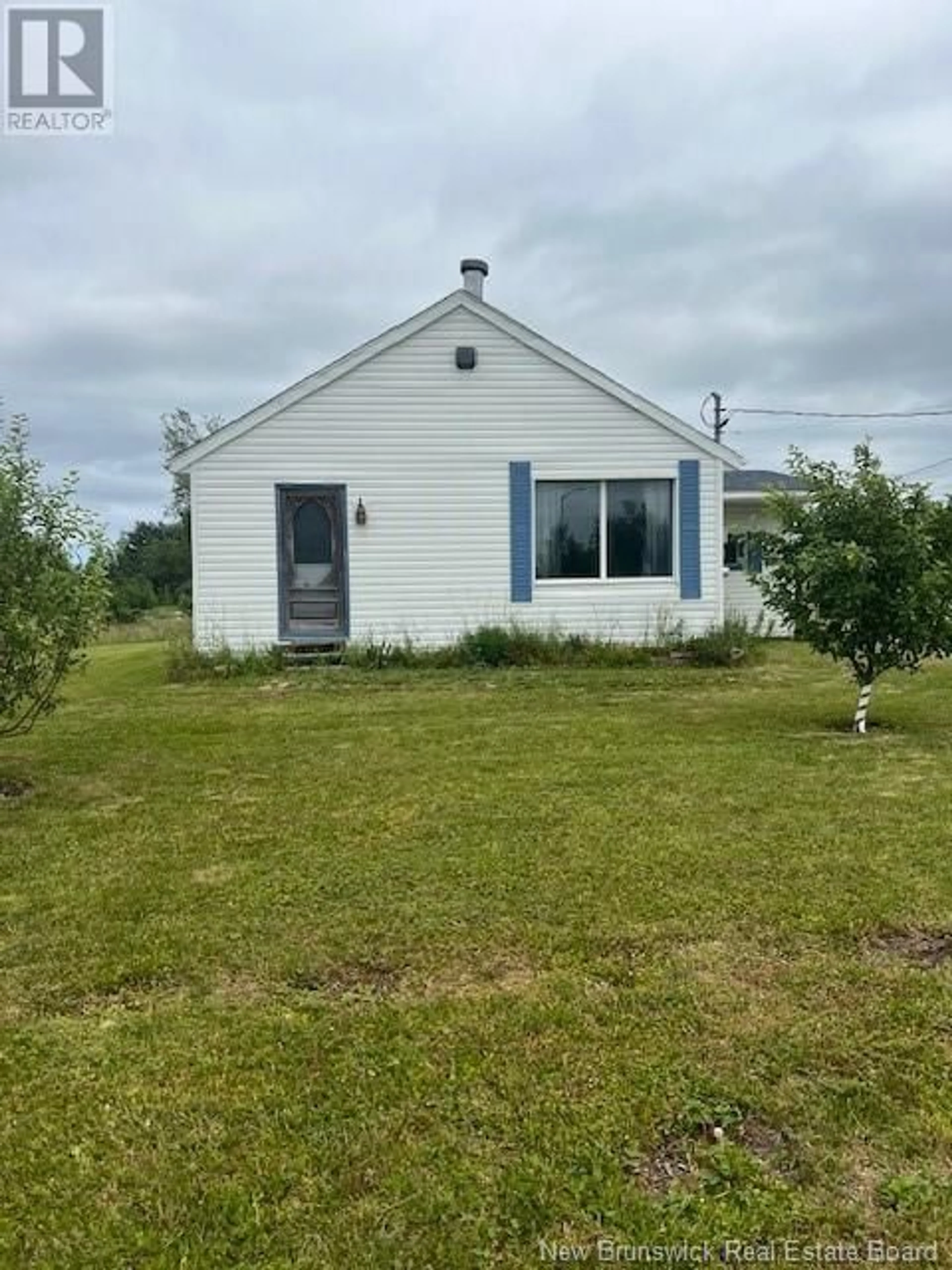 A pic from outside/outdoor area/front of a property/back of a property/a pic from drone, building for 60 BELLEVUE HEIGHTS, Shediac New Brunswick E4P1H2